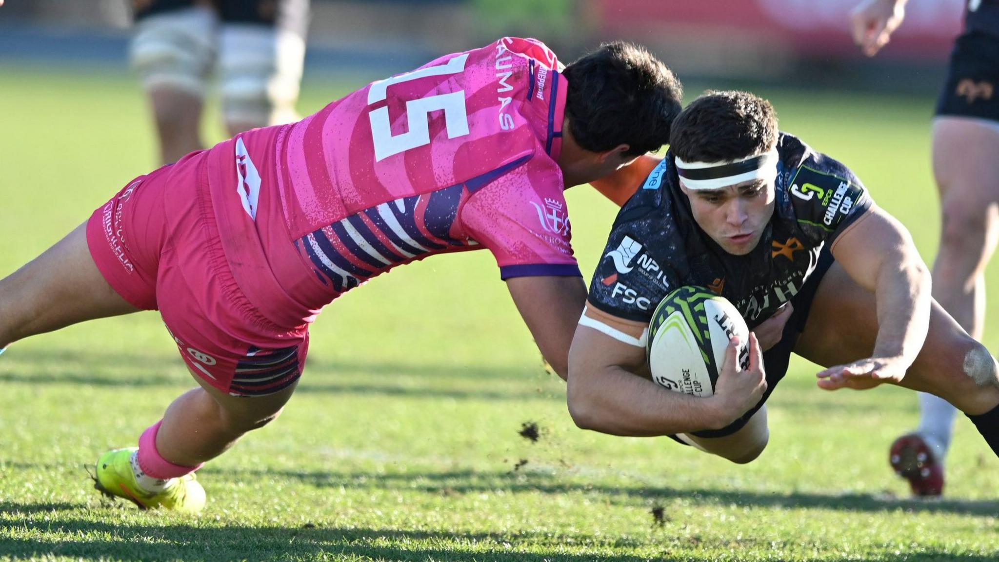 Replacement hooker Lewis Lloyd attacks the Zebre defence