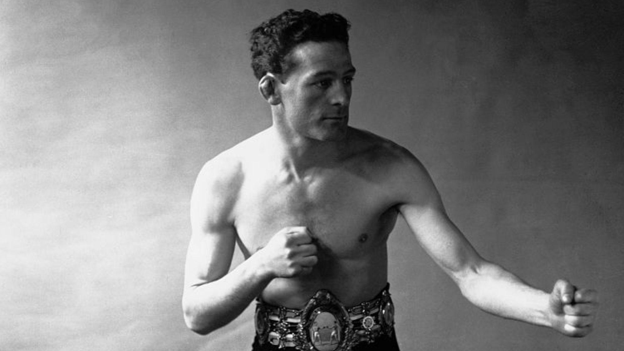 Jim Driscoll in a boxing pose