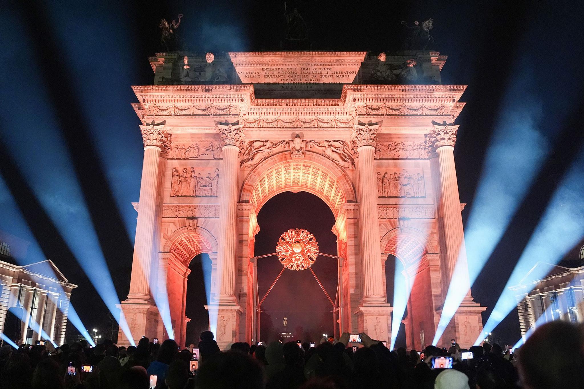 Image of the arch of peace during the closing ceremony