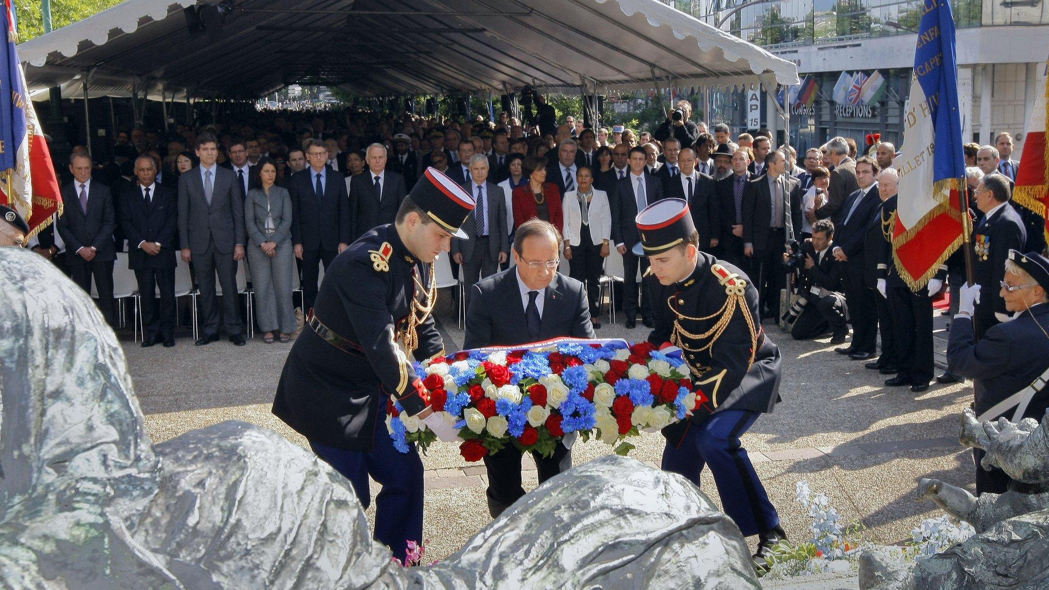 French President Francois Hollande places a wreath at the site of the Velodrome d'hiver round-up in Paris, 22 July 2012