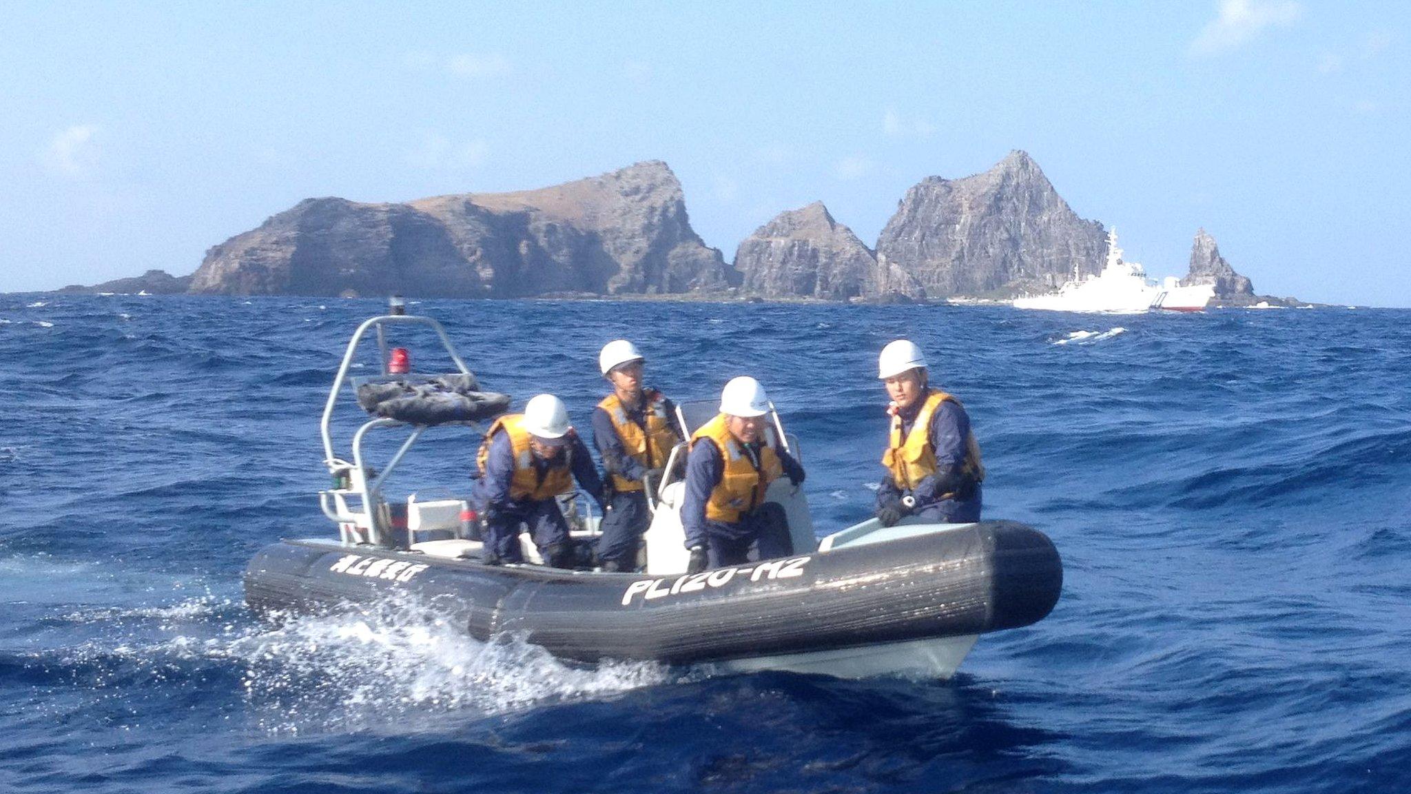 Japanese coastguards close to the Senkaku/Diaoyu Islands