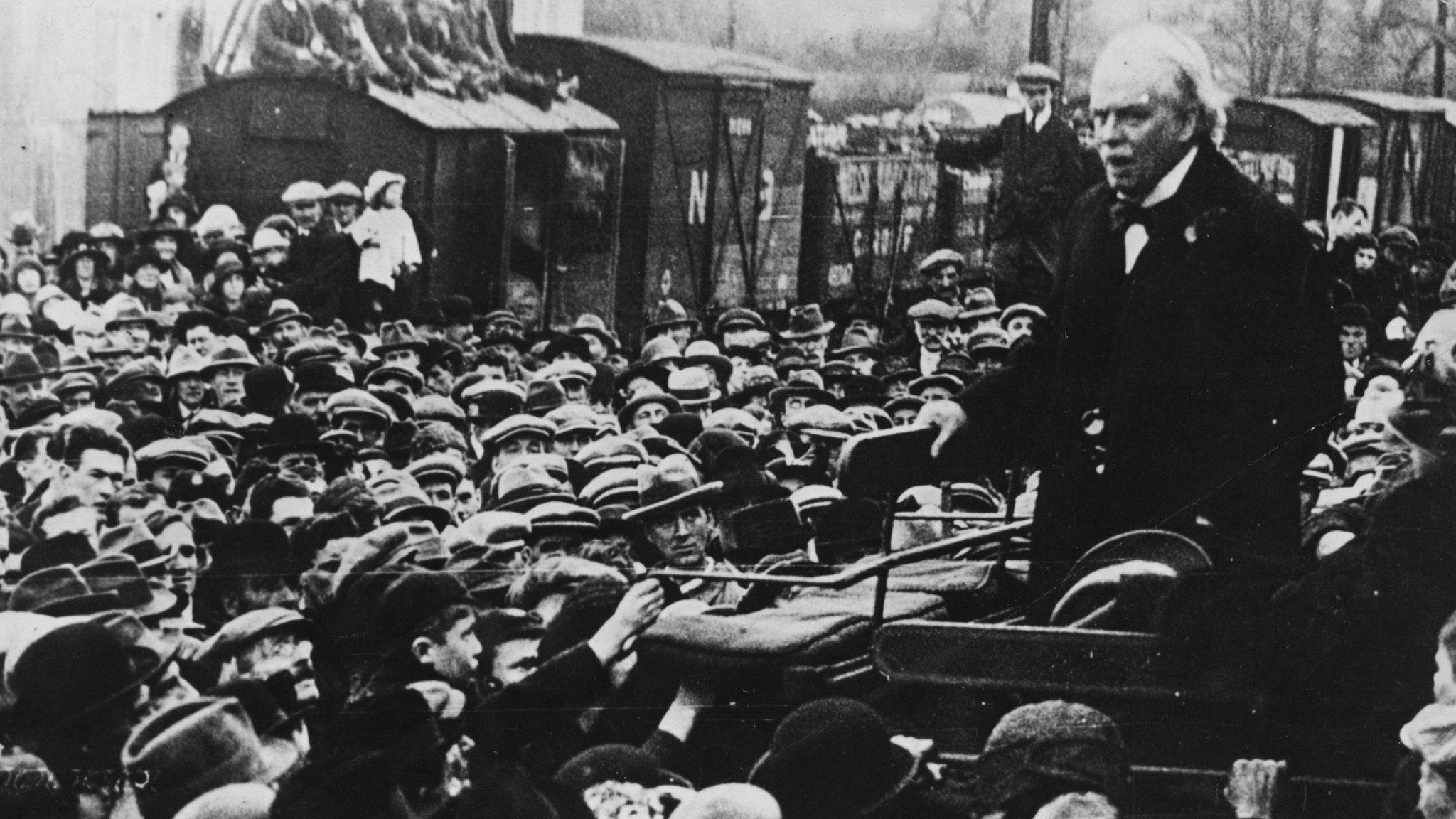 David Lloyd George speaking to a crowd at Lampeter, Ceredigion, in 1919
