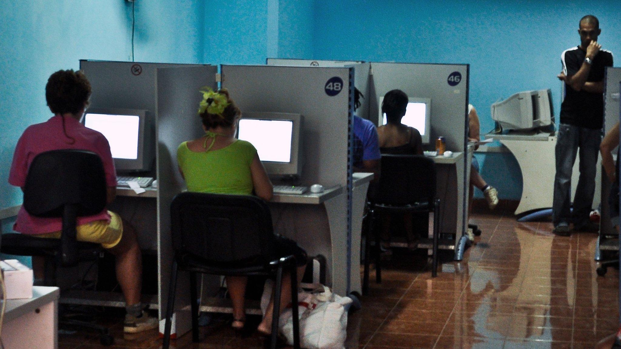 Cuban internet users