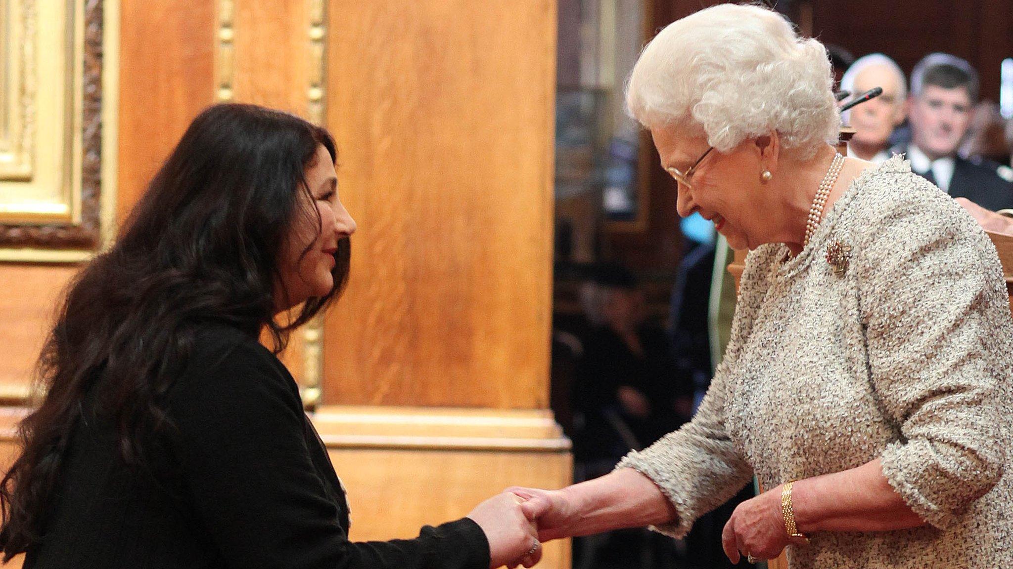 Kate Bush meets the Queen