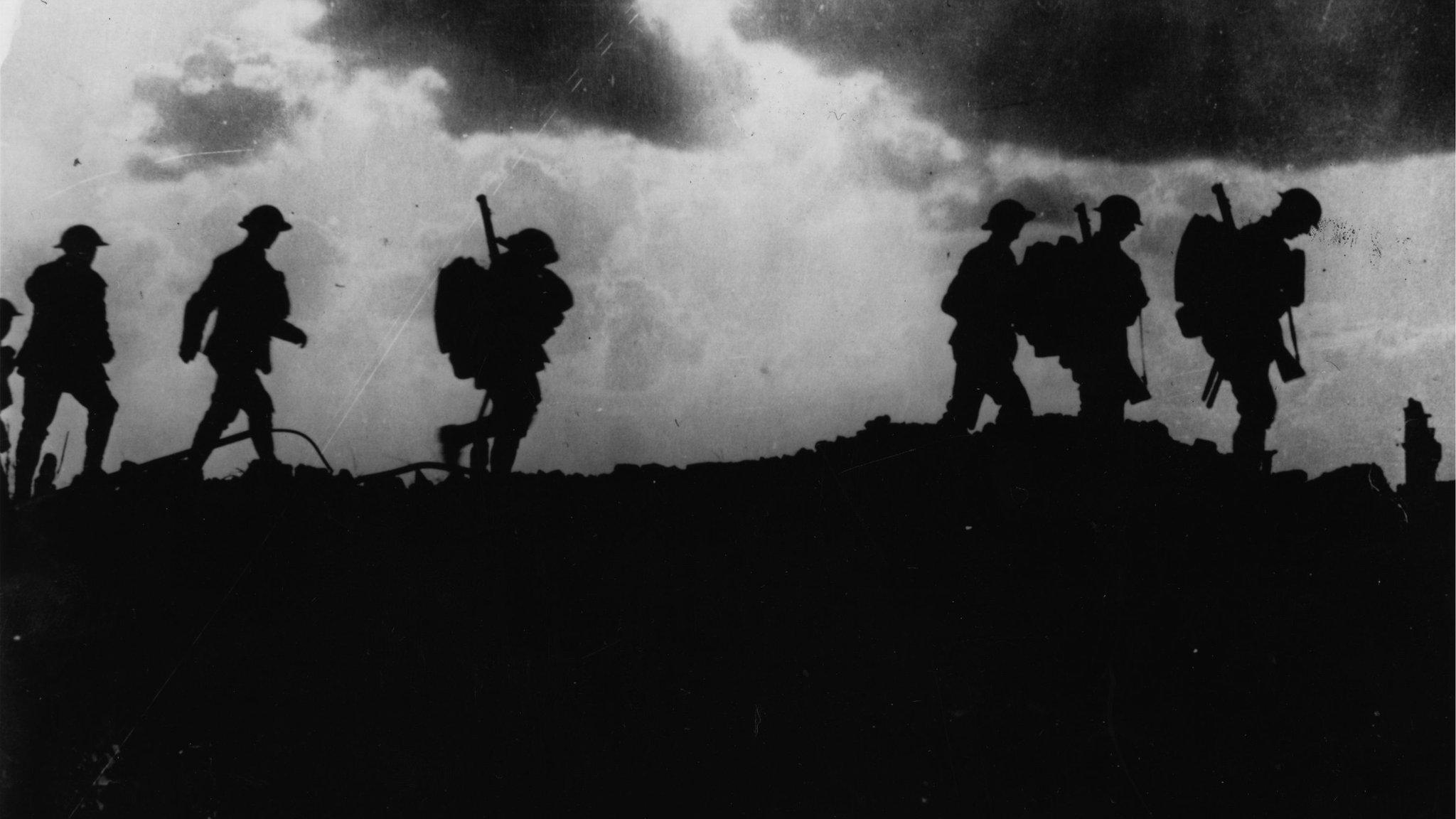 5th October 1917: British troops moving up to the trenches, 2.5 miles East of Ypres.