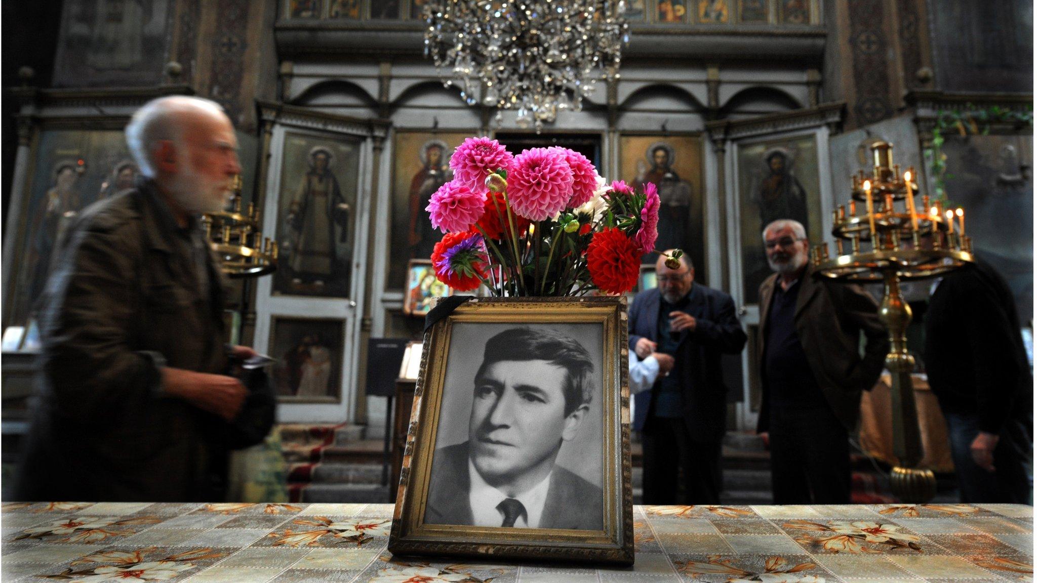 People attend a commemoration service marking 35 years since the death of Georgi Markov, in a church in Sofia (11 September 2013)