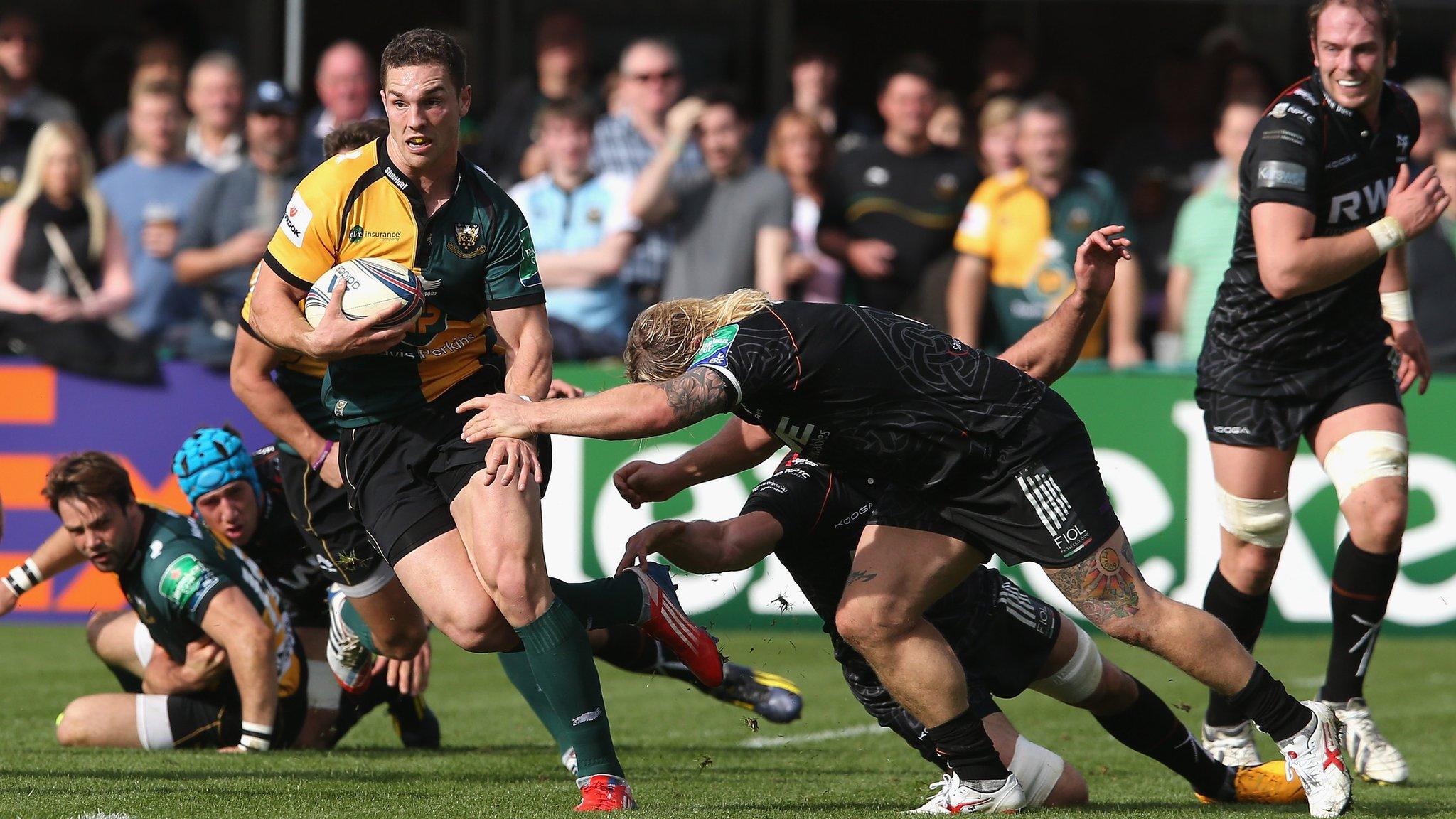 George North of Northampton breaks with the ball