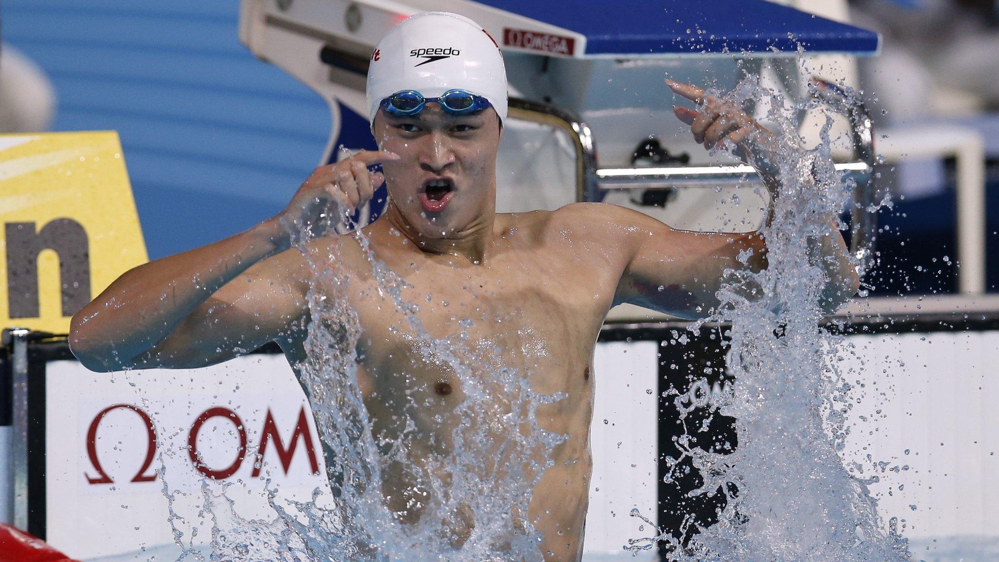 China's Sun Yang celebrates after winning a gold medal at the FINA Swimming World Championships in Barcelona, Spain, (31 July 2013)