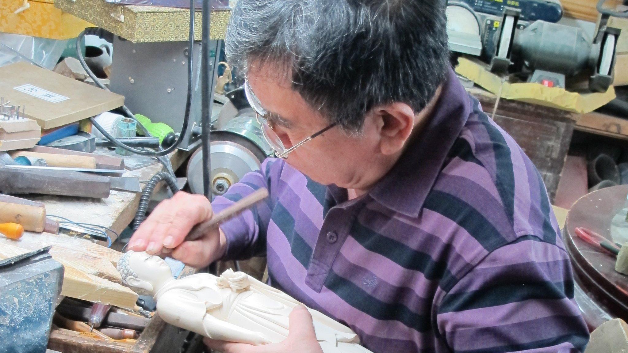 Ivory carver Li Chunke in Beijing