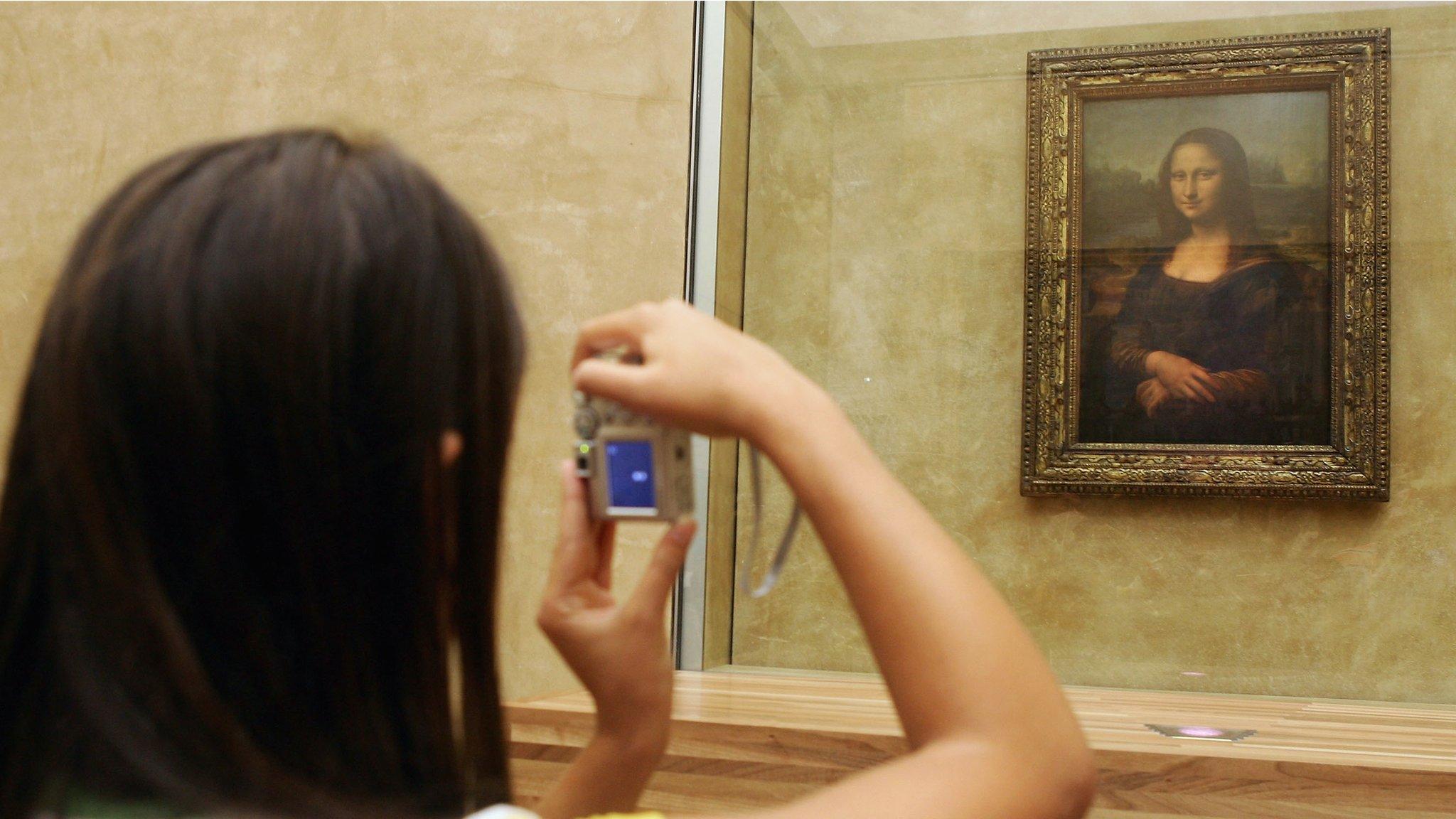 Photographing the Mona Lisa