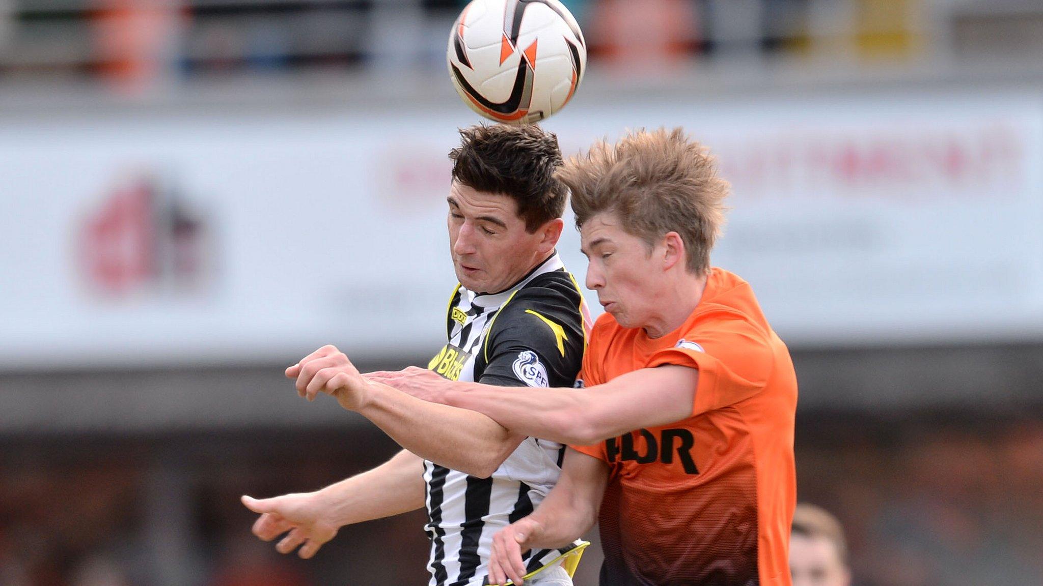 St Mirren's Kenny McLean and Dundee United's Ryan Gauld