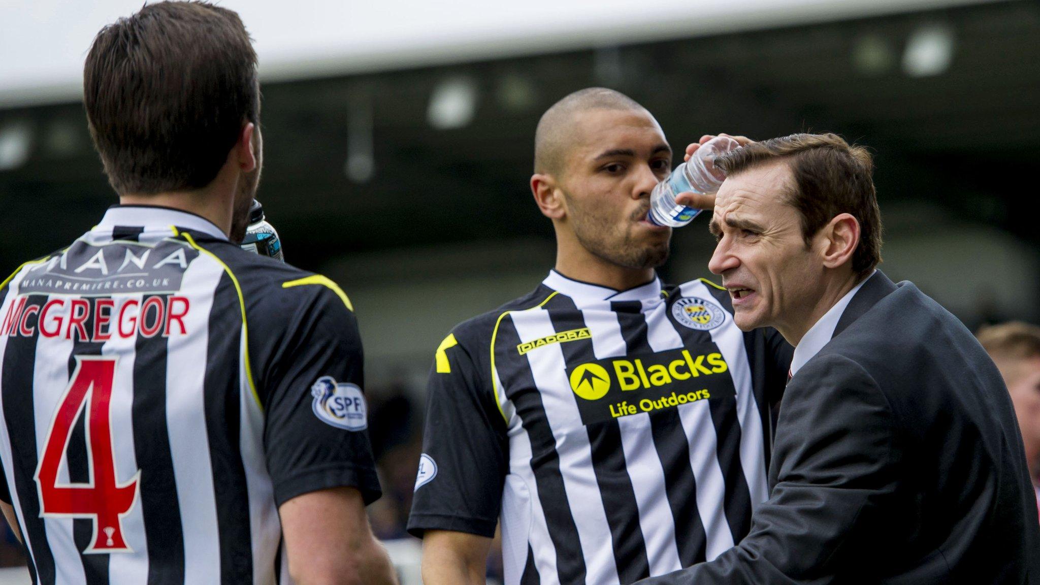 St Mirren boss Danny Lennon encourages his players