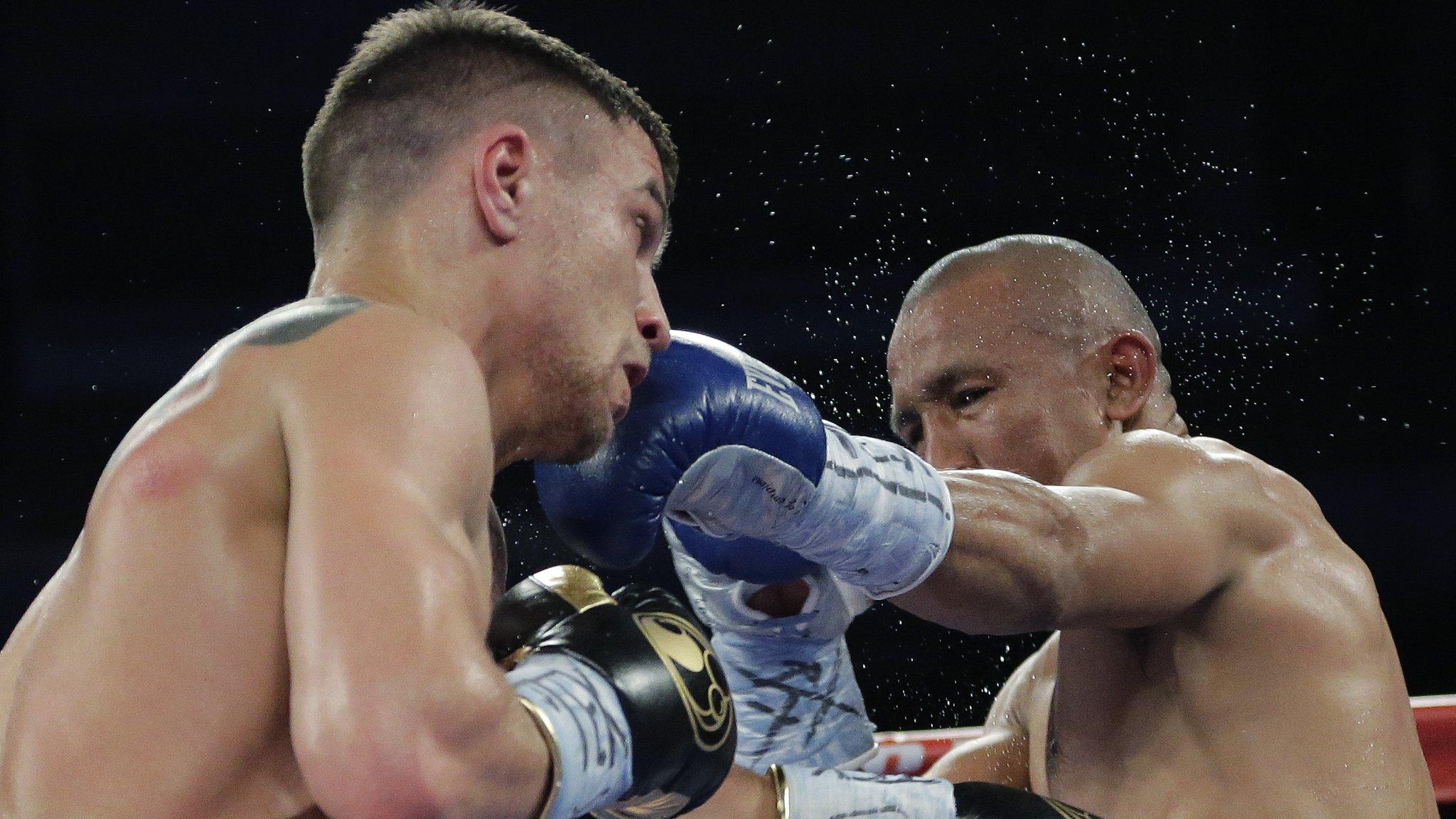 Vasyl Lomachenko (left) and Orlando Salido