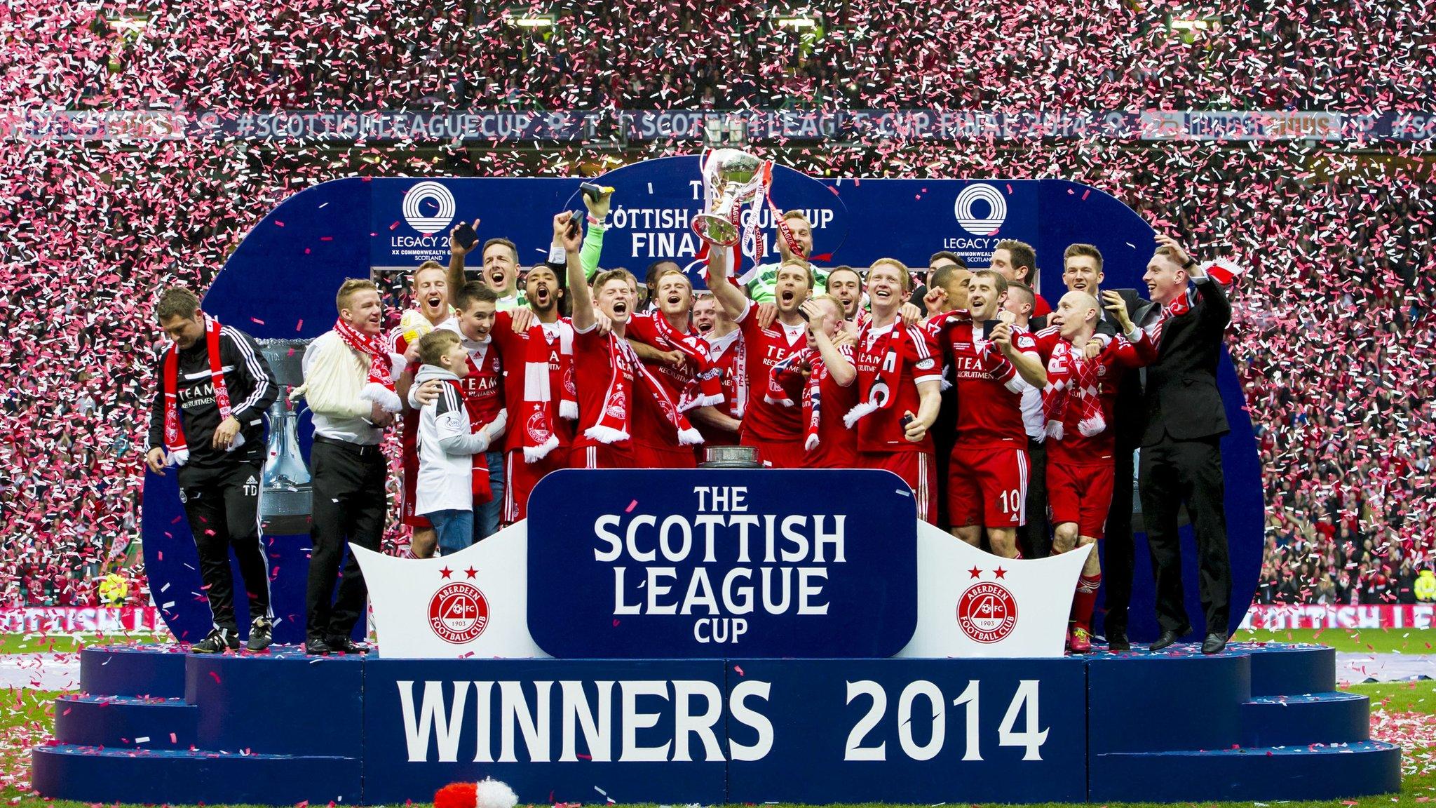 Aberdeen players celebrating with the Scottish League Cup