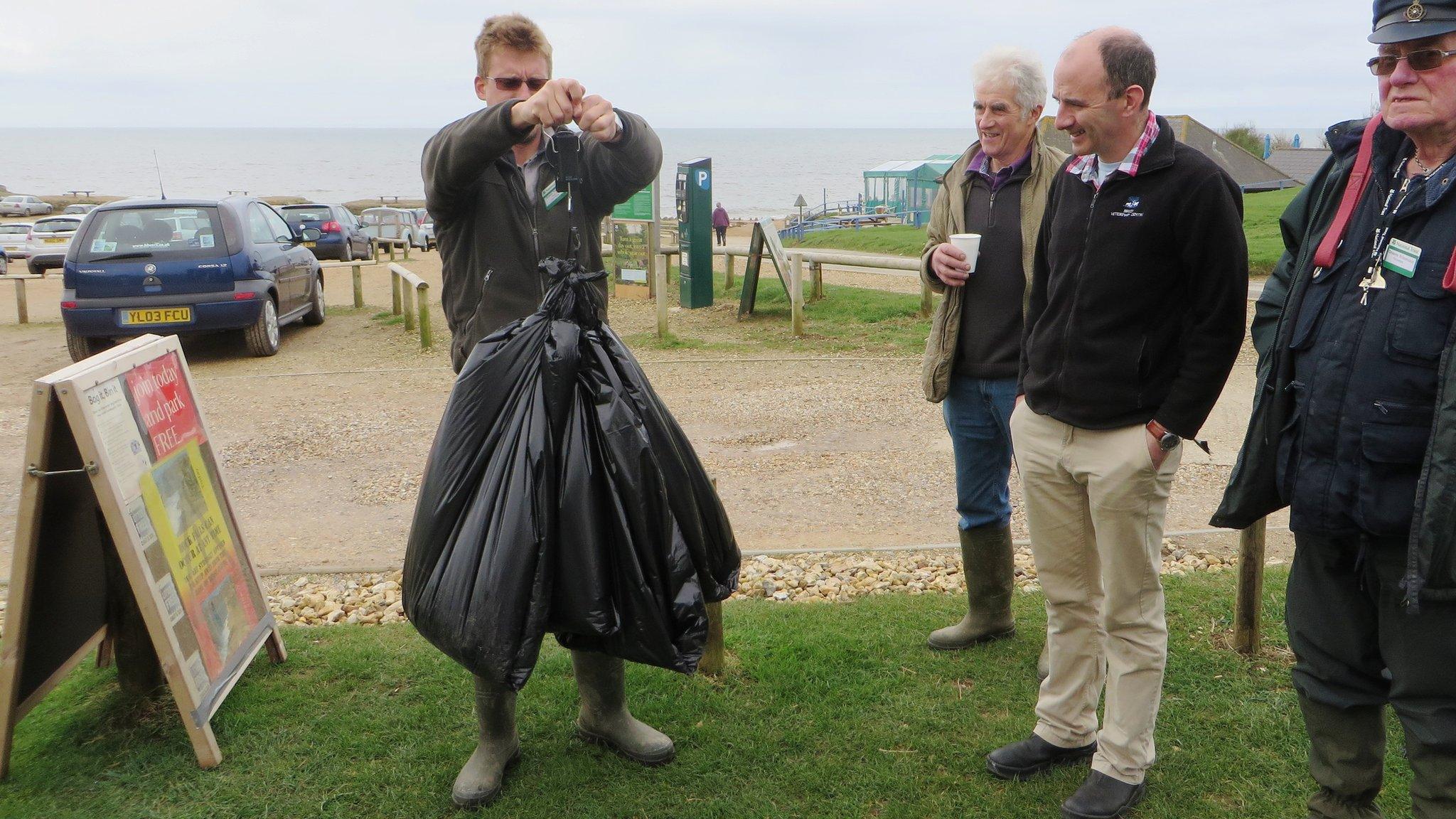 Weighing bin bags