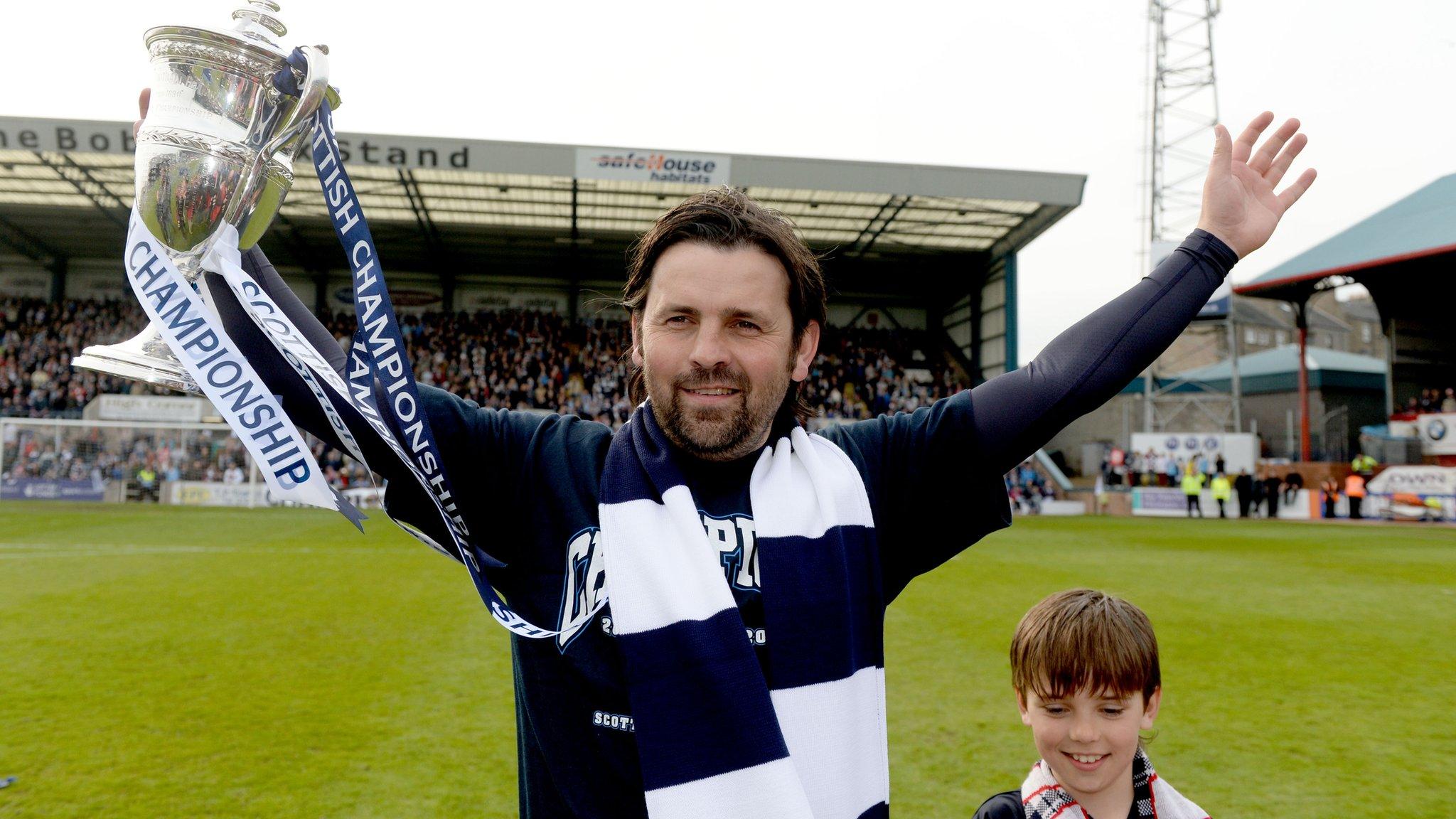 Dundee manager Paul Hartley