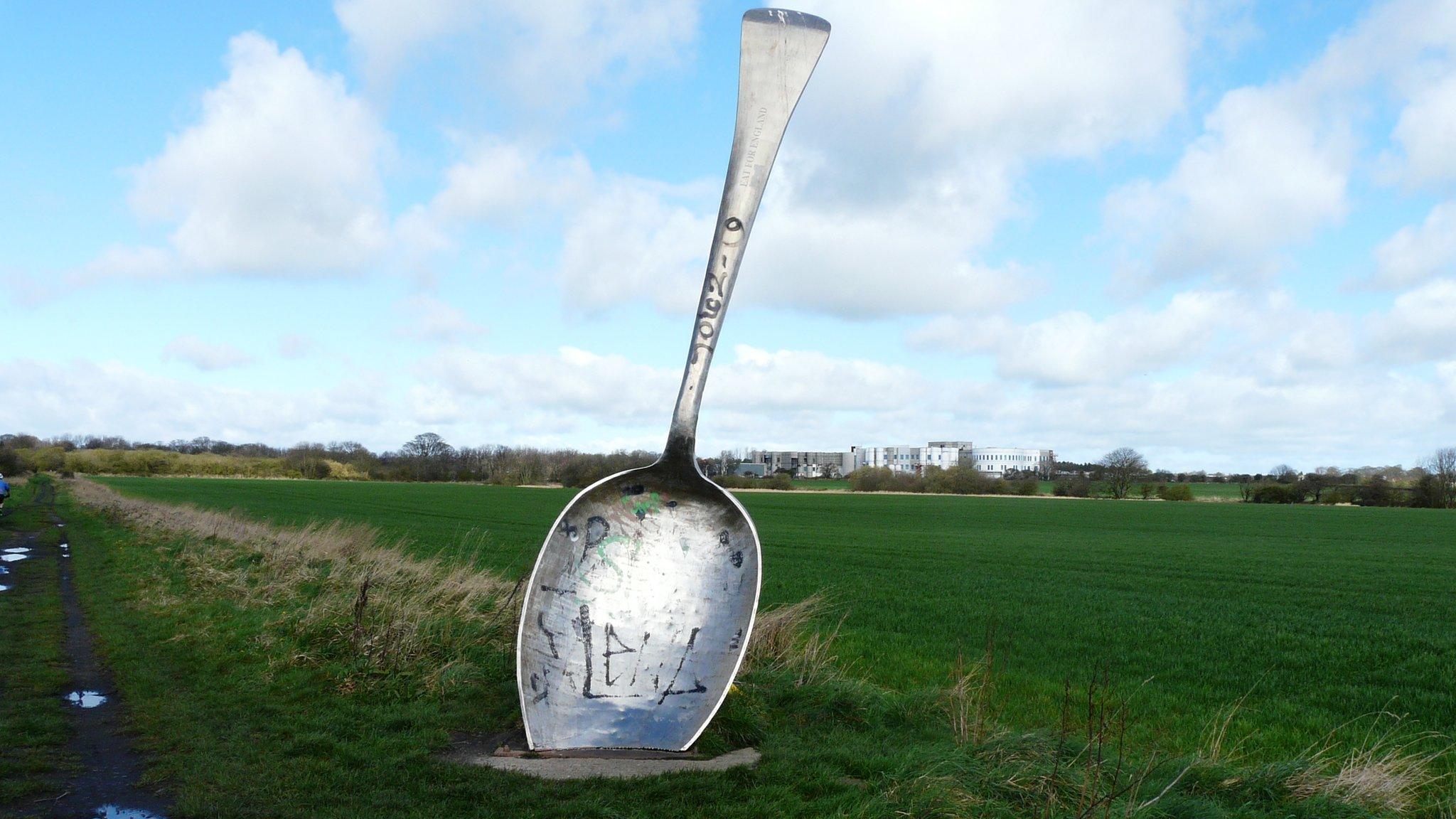 Giant spoon