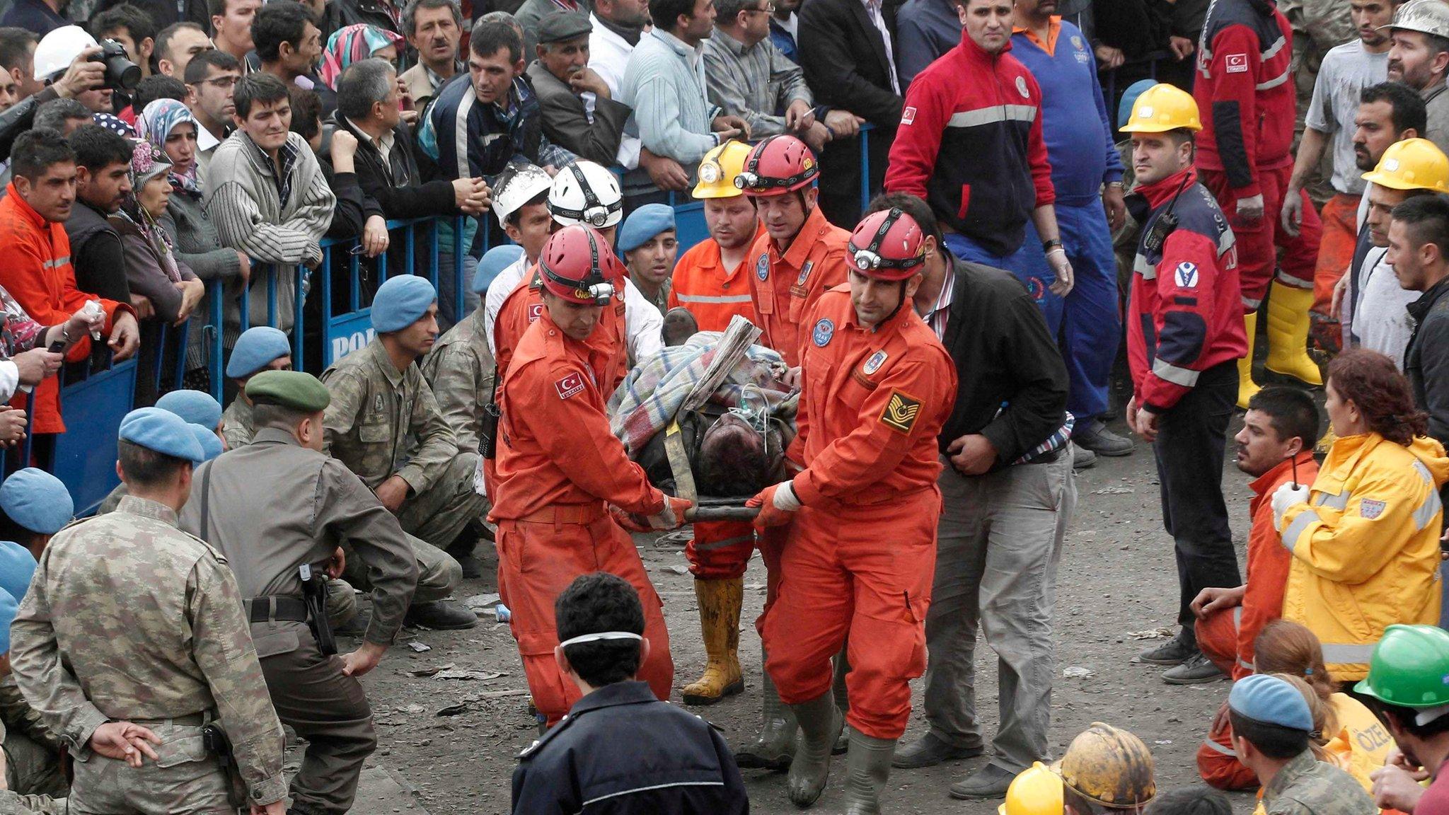 Rescuers carry out a miner in Soma, Manisa, Turkey, on 14 May 2014