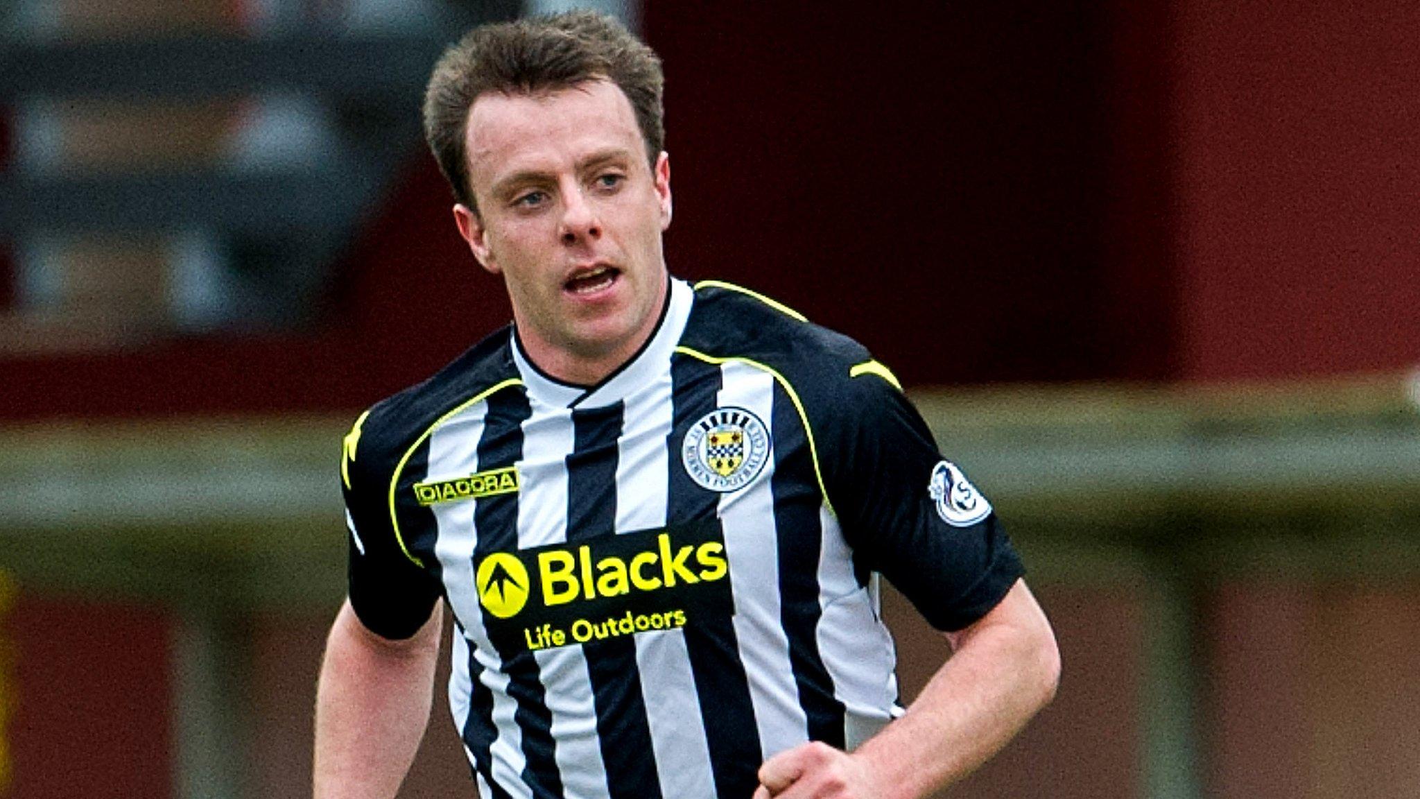 Paul McGowan playing for St Mirren