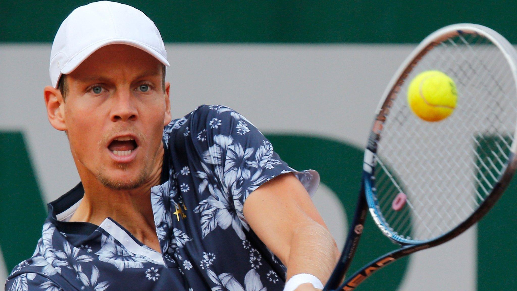 Tomas Berdych takes on James Duckworth