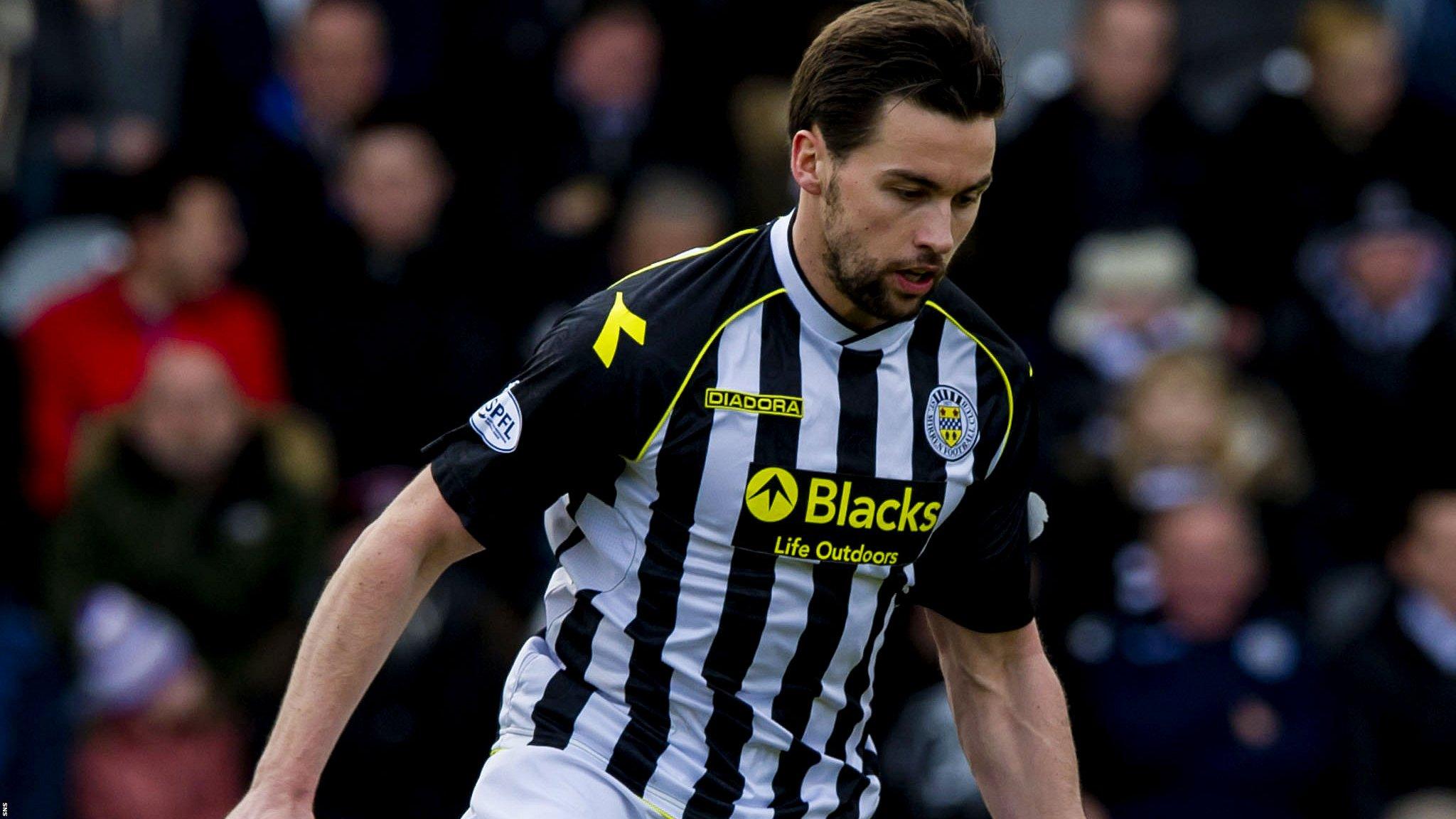 Darren McGregor playing for St Mirren