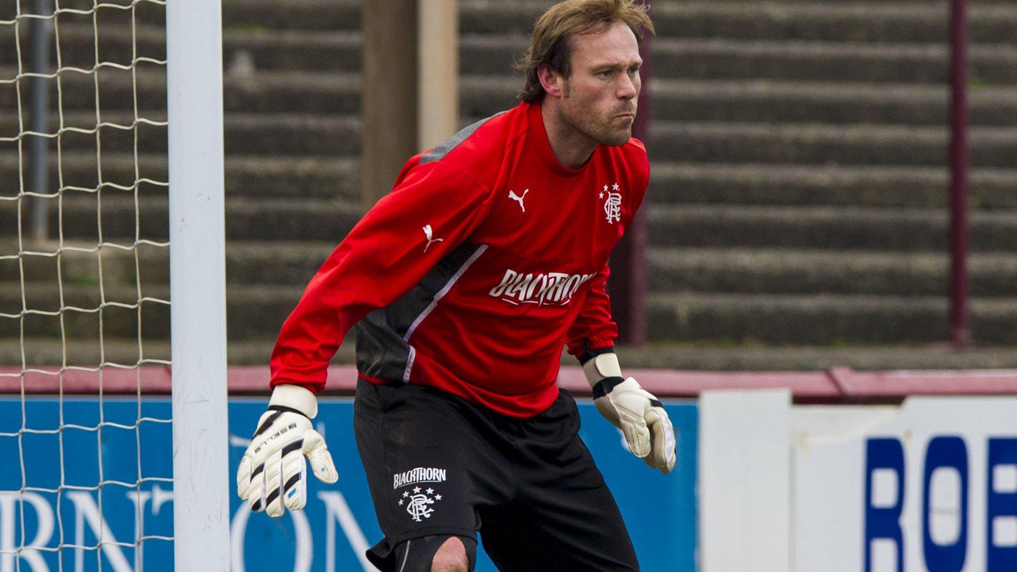 Goalkeeper Steve Simonsen has signed a deal to return to Rangers