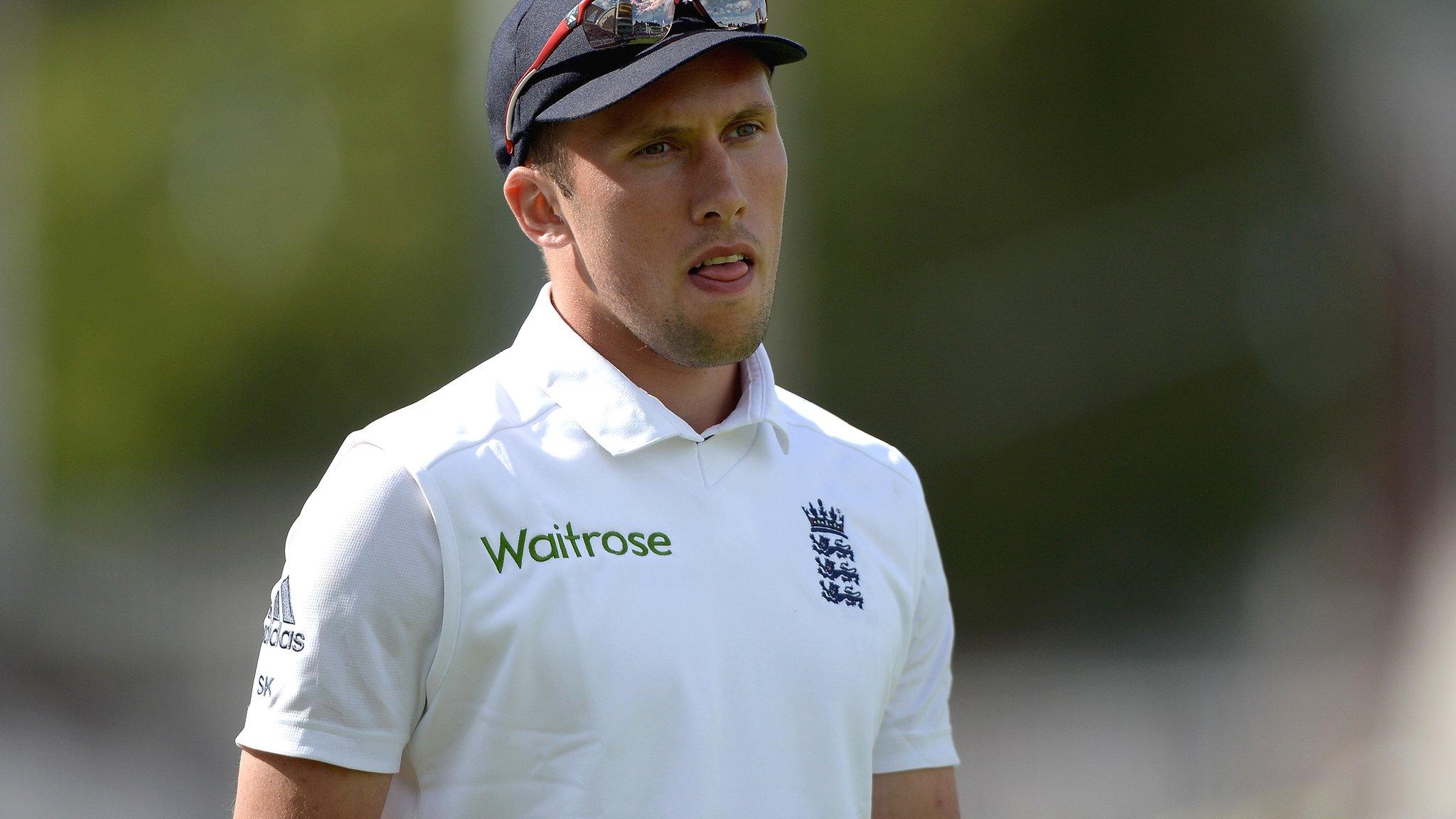 Simon Kerrigan on 12th man duty for England against India