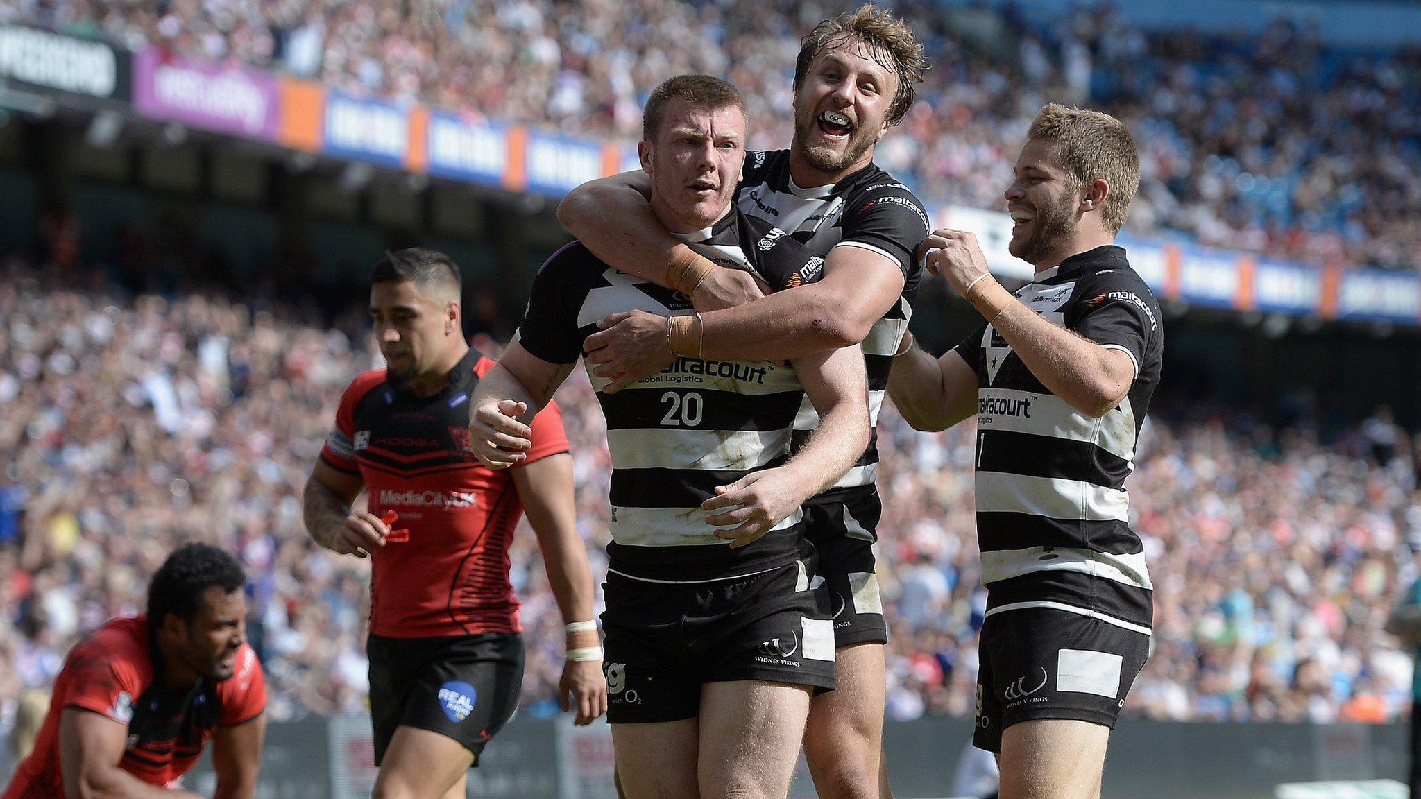 Widnes Vikings celebrate a try