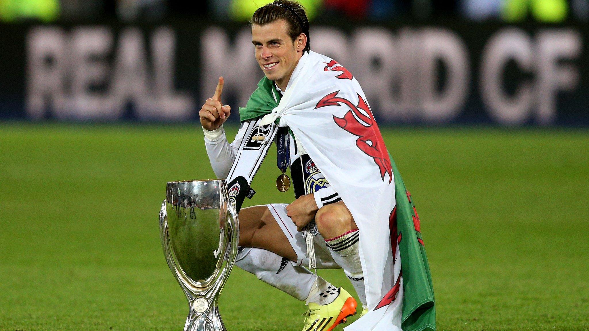 Gareth Bale of Real Madrid with the UEFA Super Cup