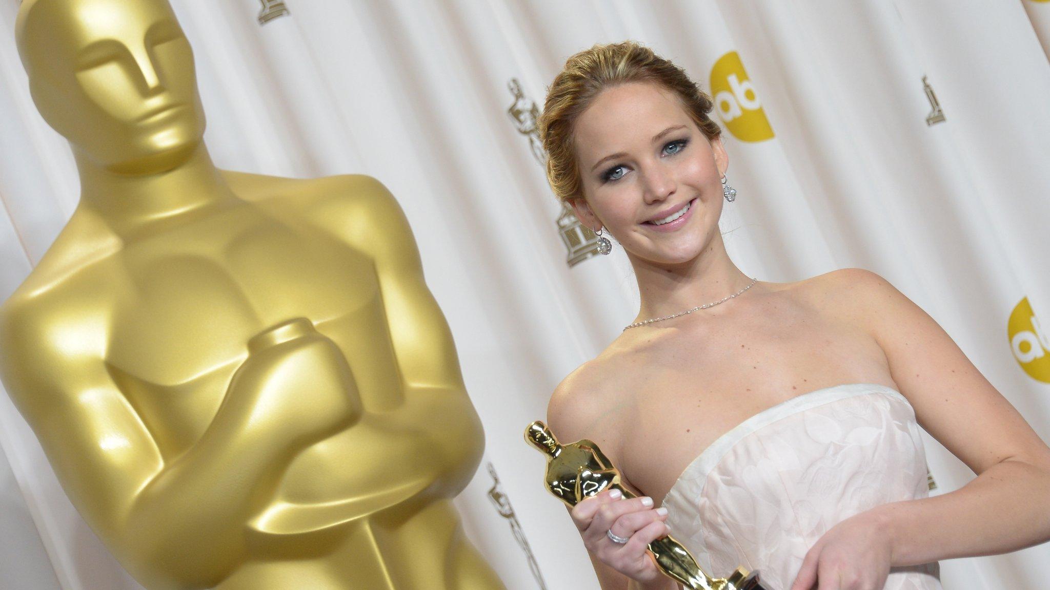 Jennifer Lawrence holding her Oscar