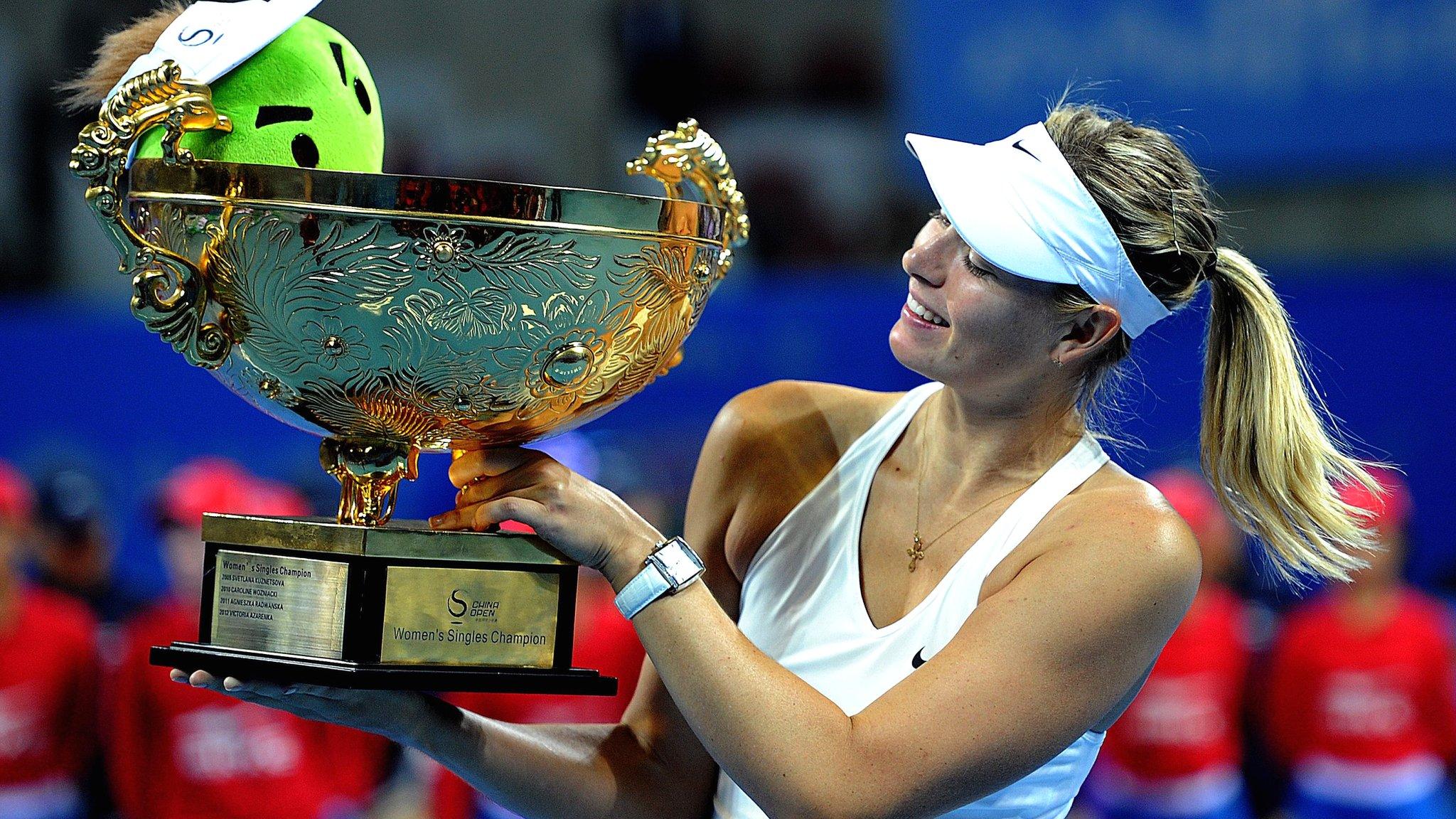 Maria Sharapova with the China Open trophy