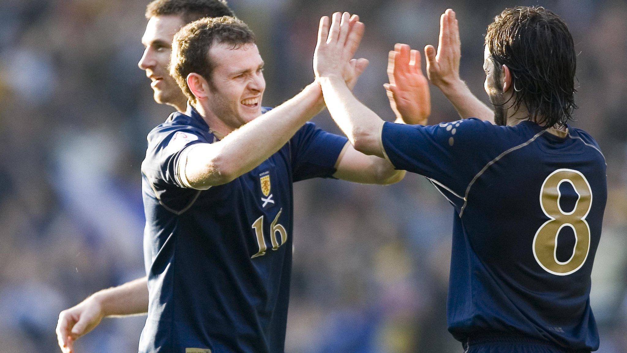 Craig Beattie (left) celebrates his 2007 goal with Scotland team-mate Paul Hartley