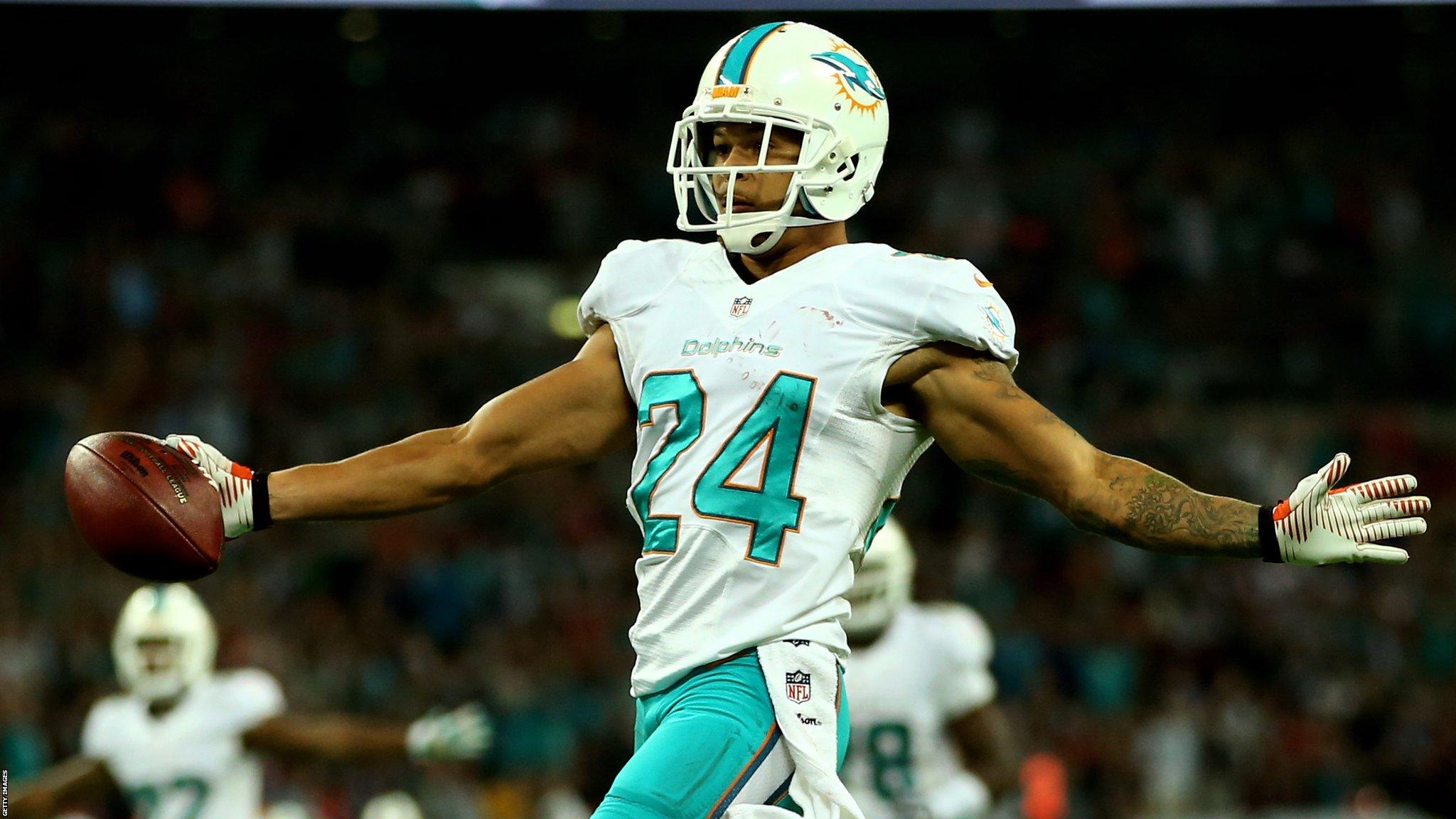 Cortland Finnegan of the Miami Dolphins celebrates at Wembley