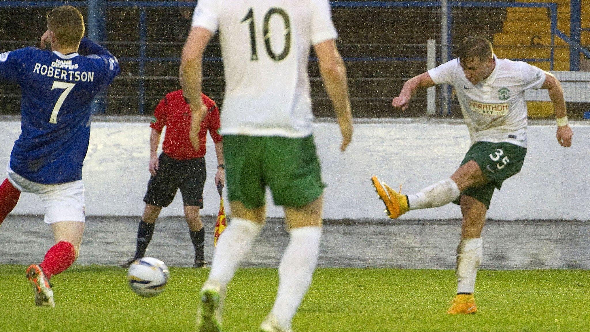 Jason Cummings scores for Hibernian against Cowdenbeath