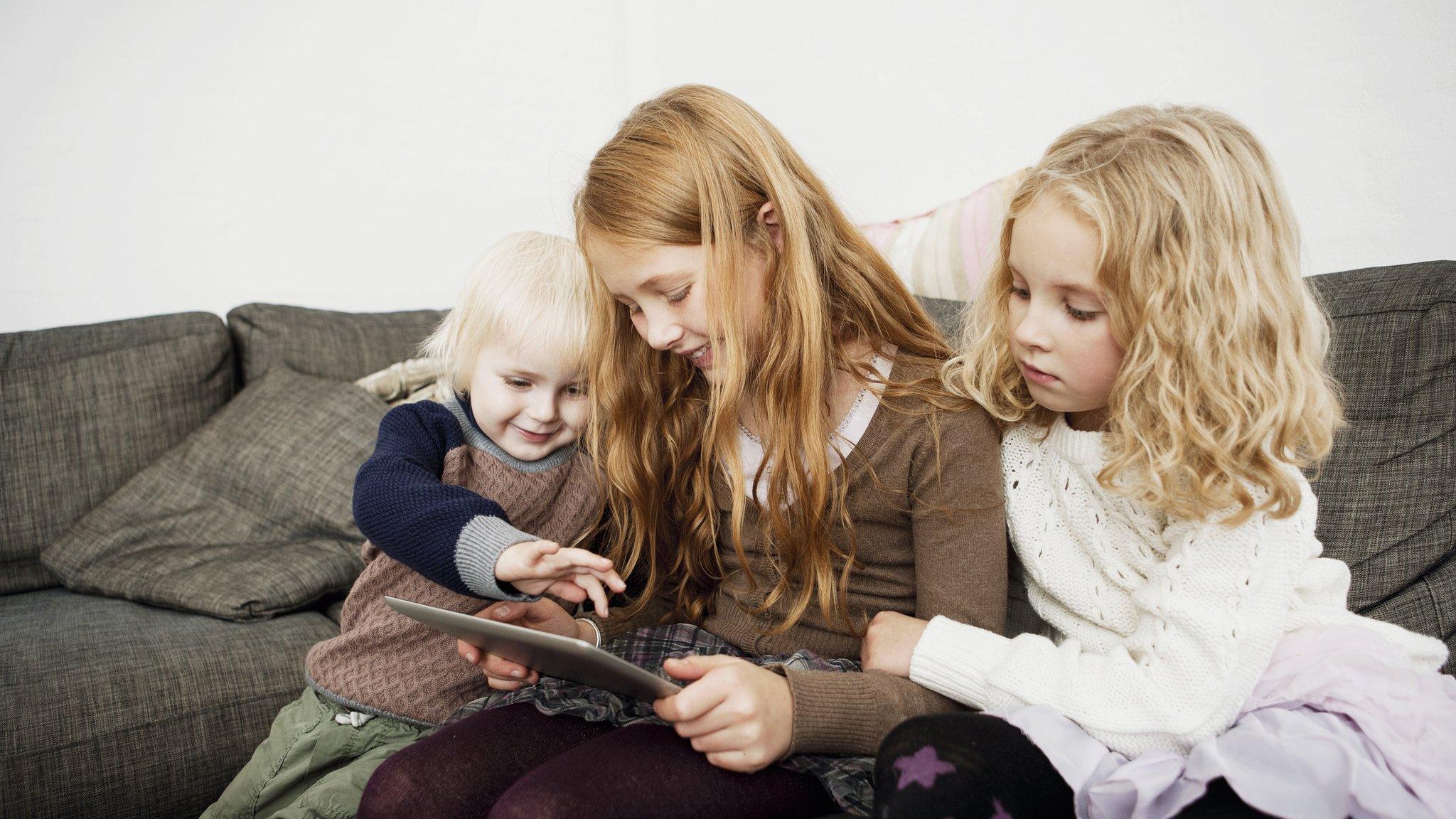 Children on tablet