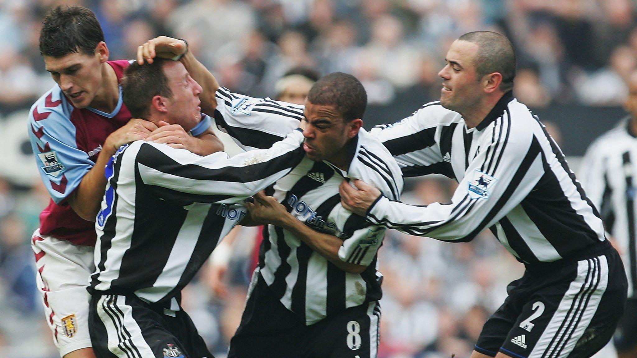 Lee Bowyer and Kieron Dyer fight on the pitch