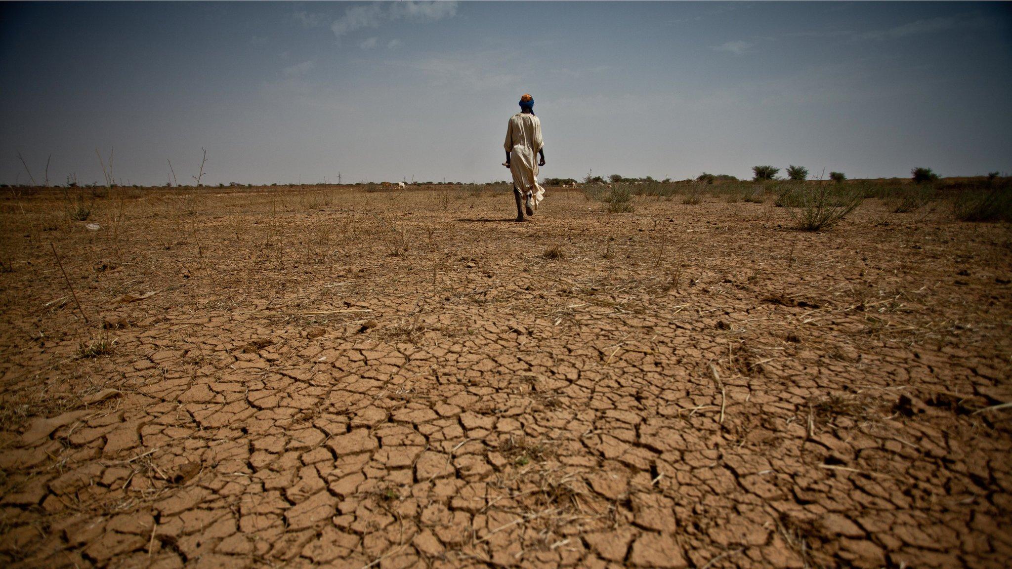 Arid soil, Africa (Image: Pablo Tosco/ Valérie Batselaere/Oxfam)