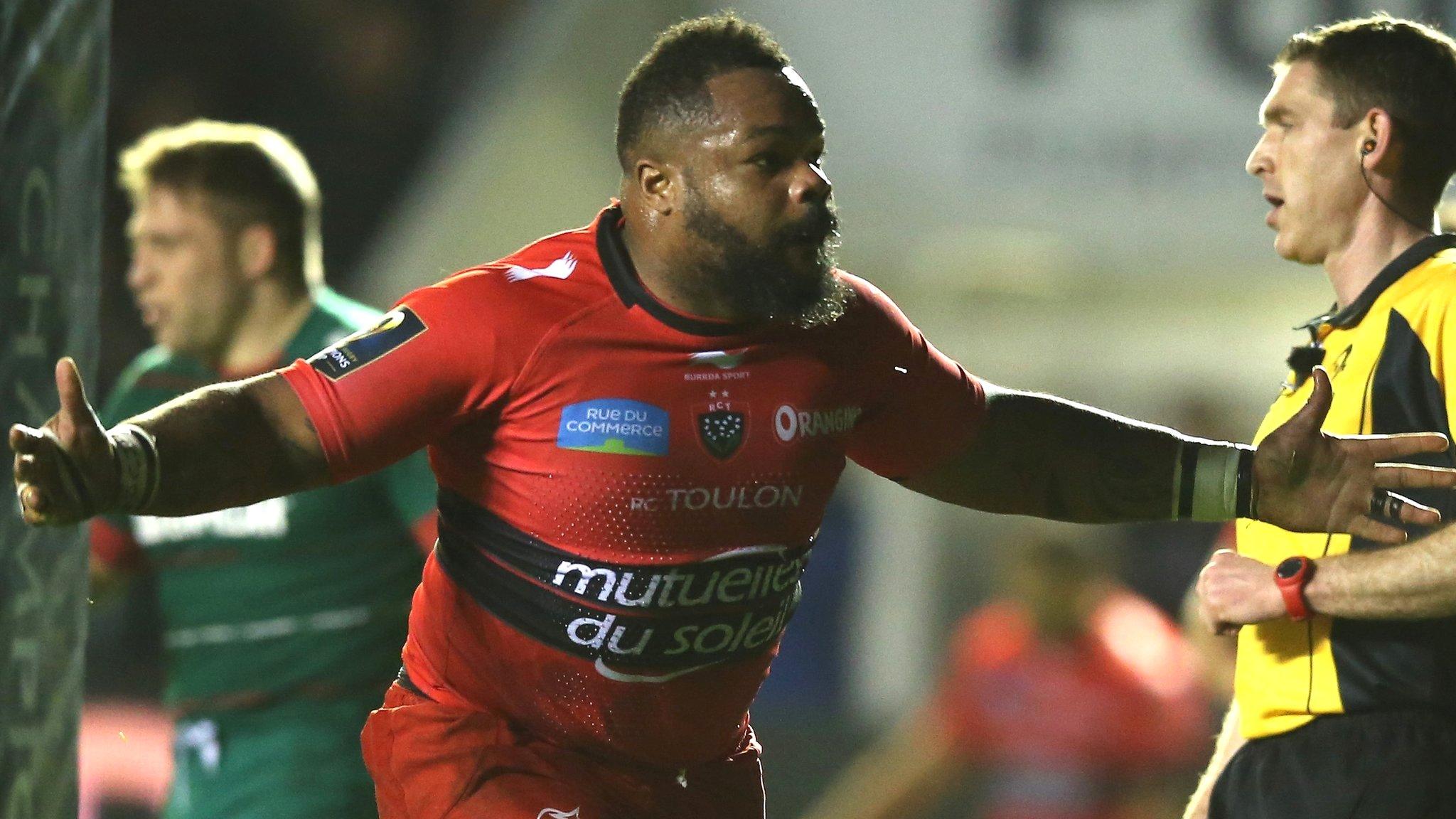 Mathieu Bastareaud celebrates scoring for Toulon