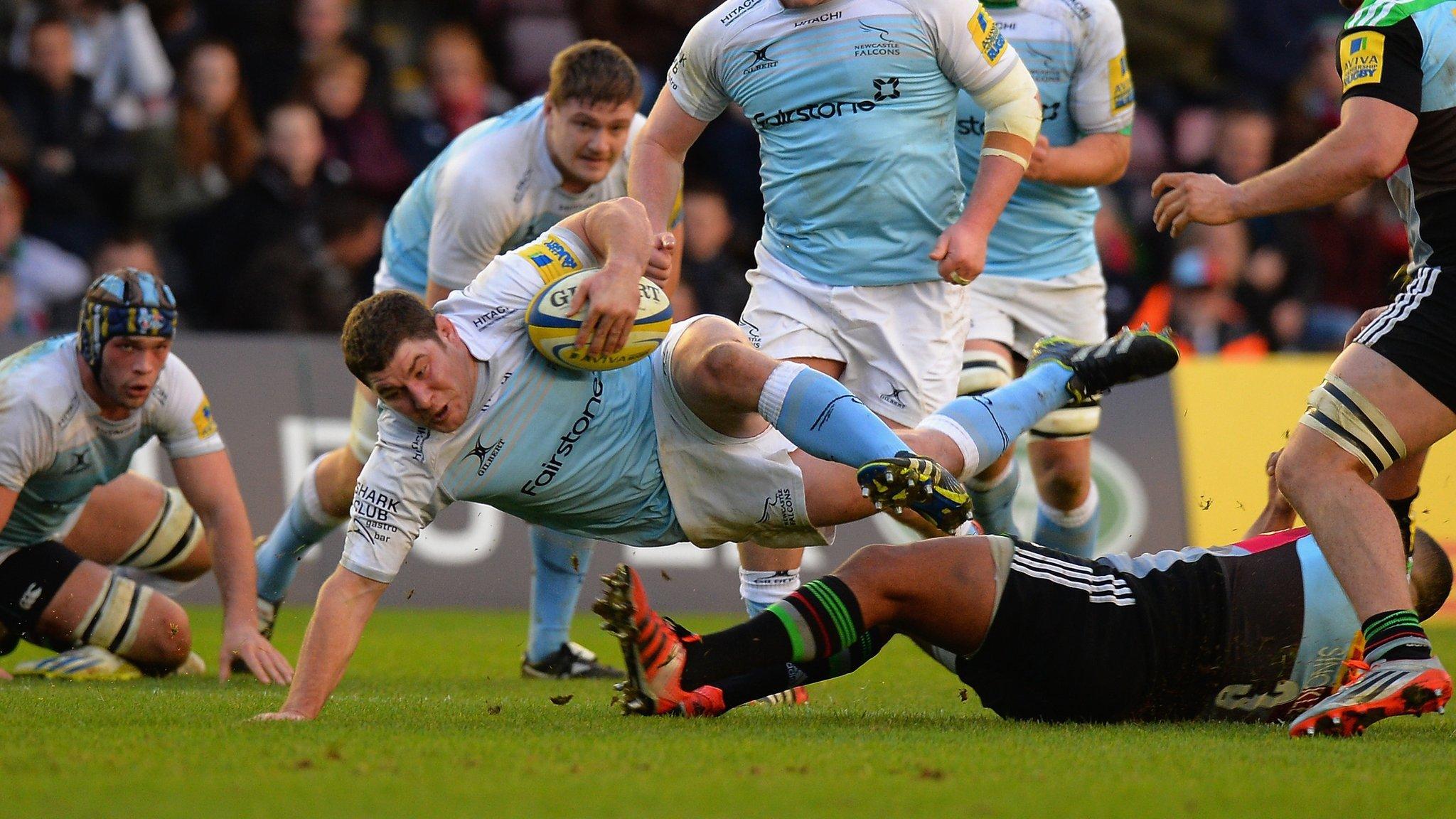 Kyle Sinckler of Harlequins (r) tackles Rob Vickers