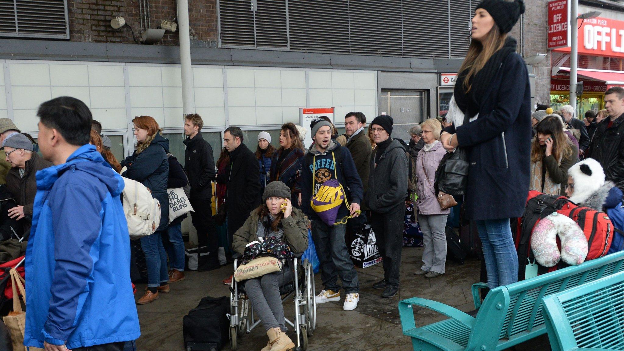 Passengers locked out of Finsbury Park Station on 27 December 2014