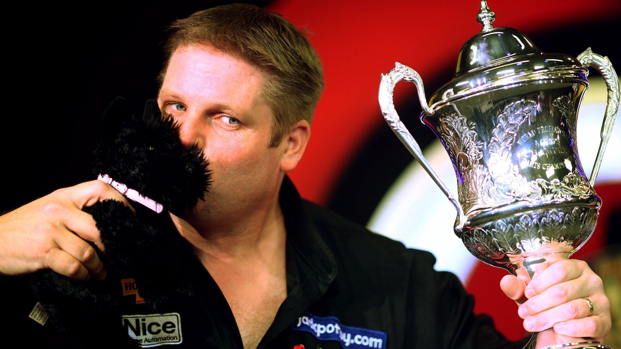 Scott Mitchell celebrates with the BDO trophy