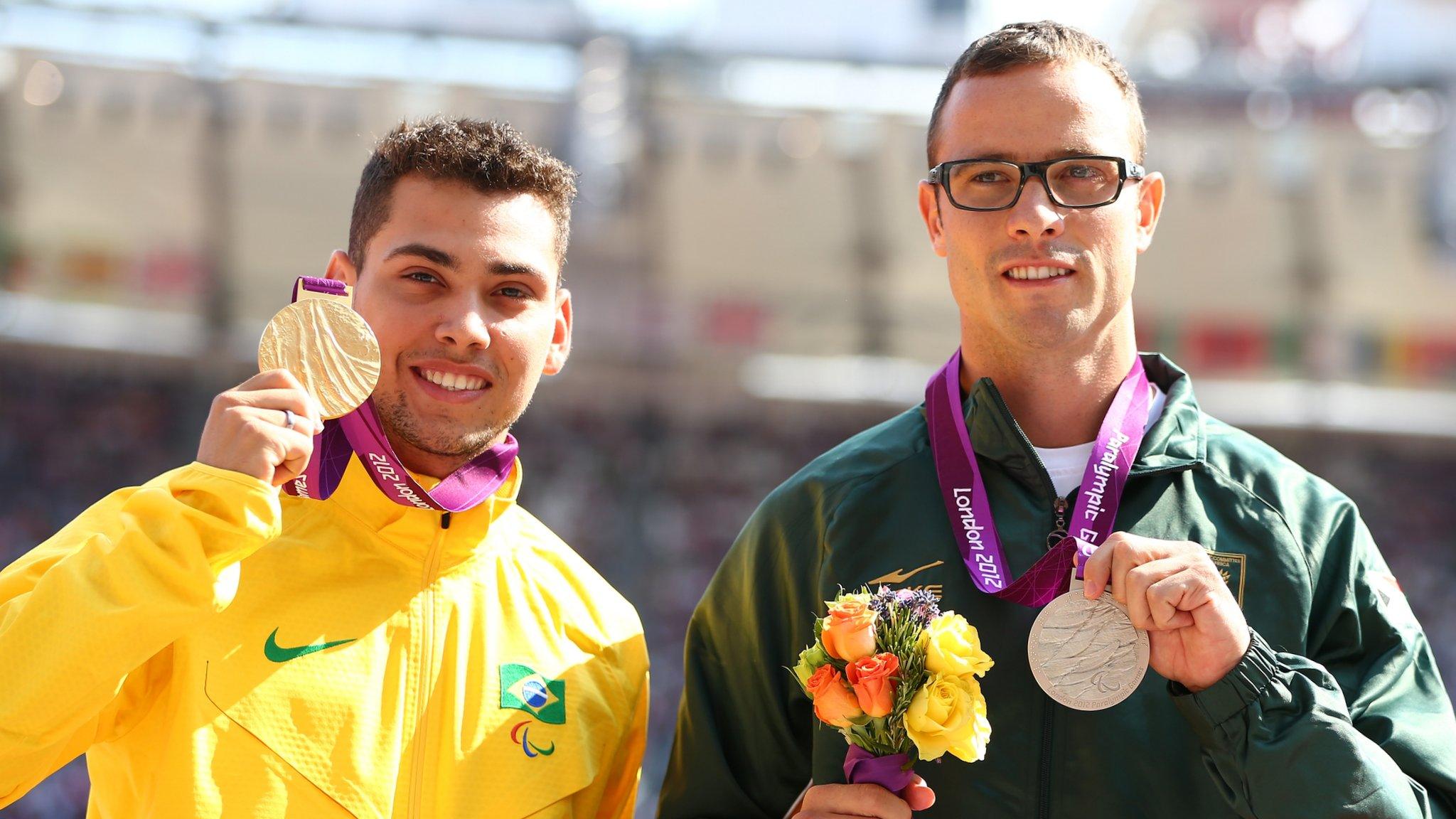 Alan Fonteles Oliveira and Oscar Pistorius