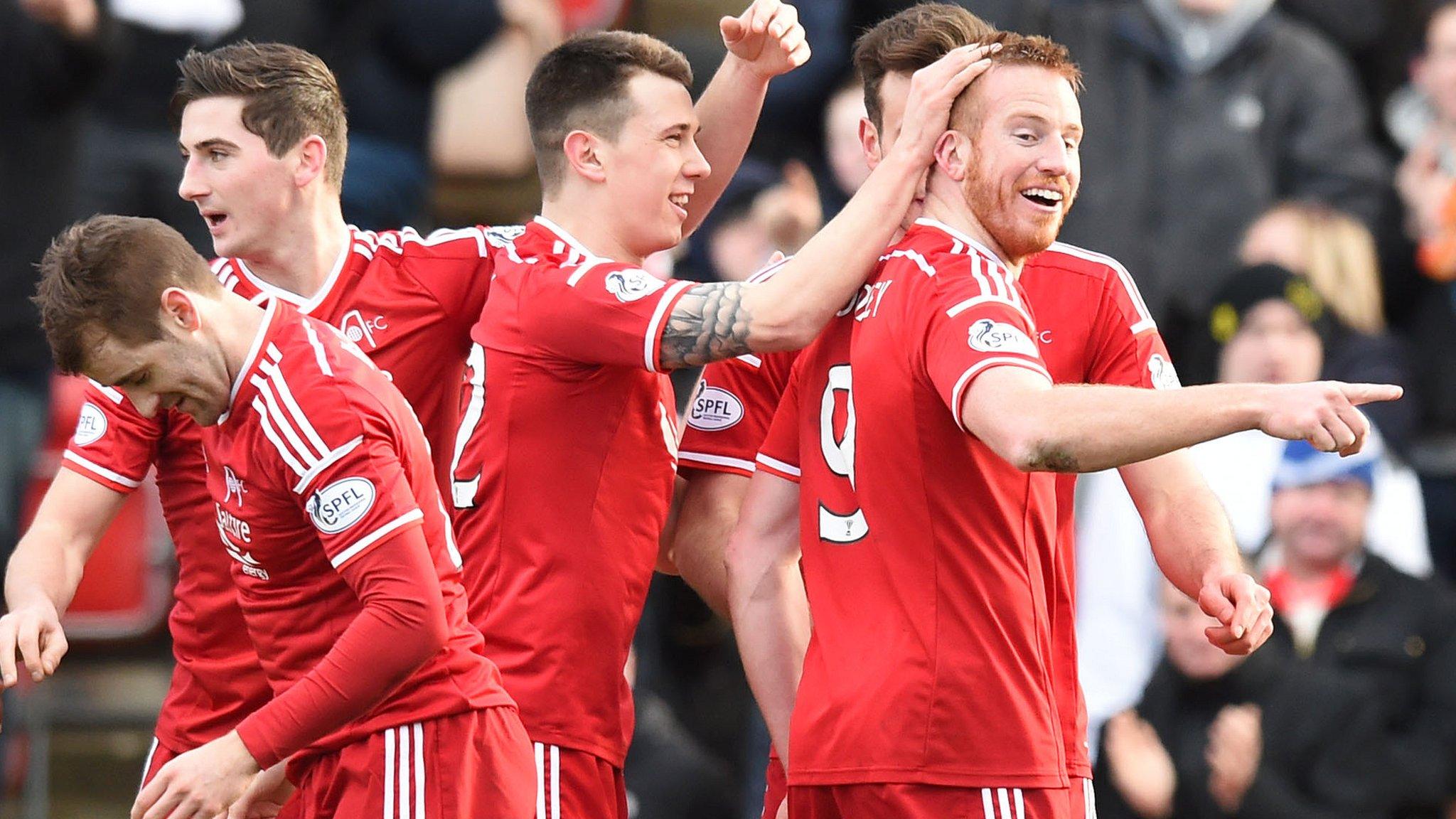 Aberdeen players congratulate Adam Rooney on his goal against St Mirren