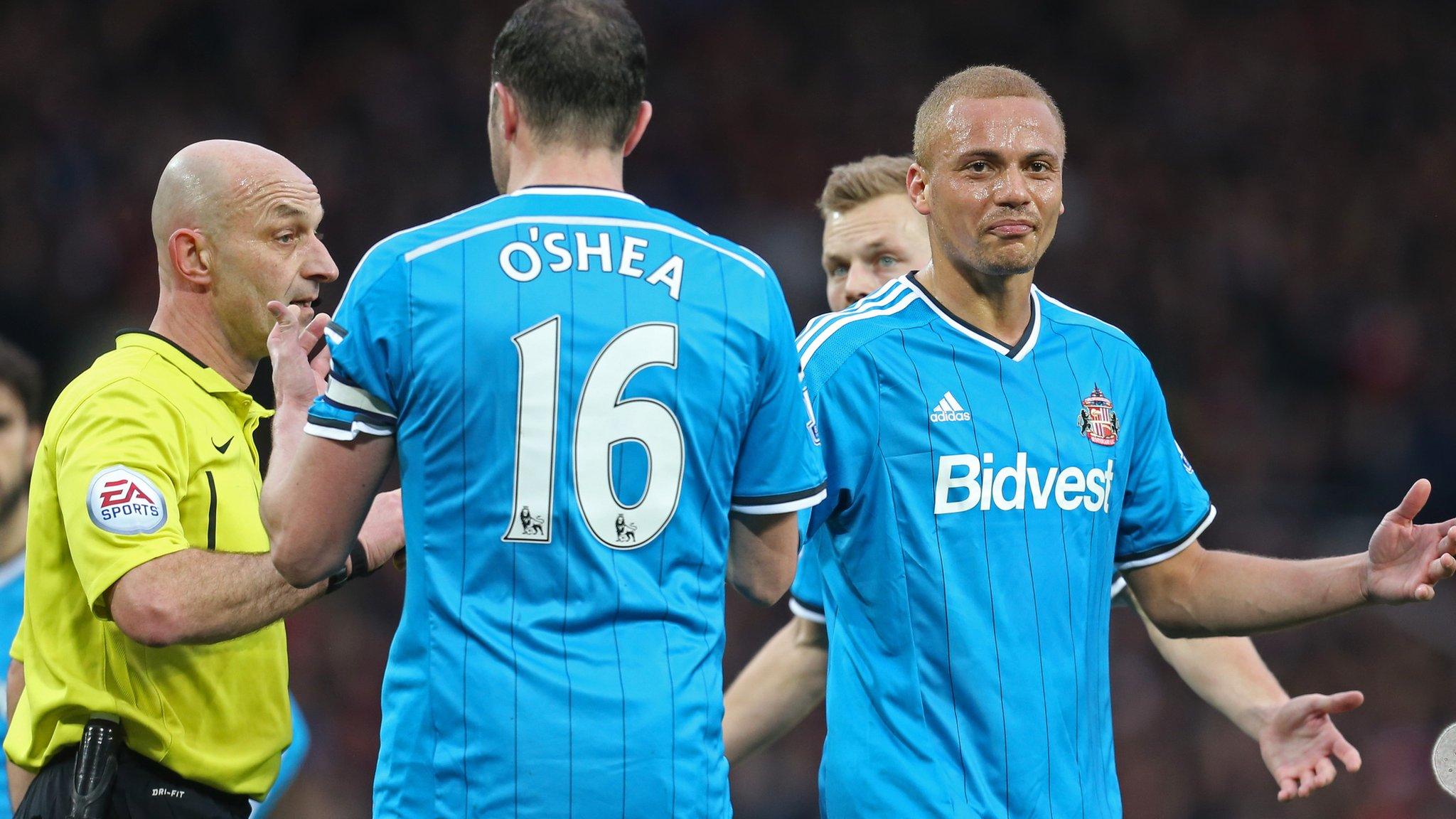 Wes Brown is mistakenly sent off for Sunderland v Manchester United