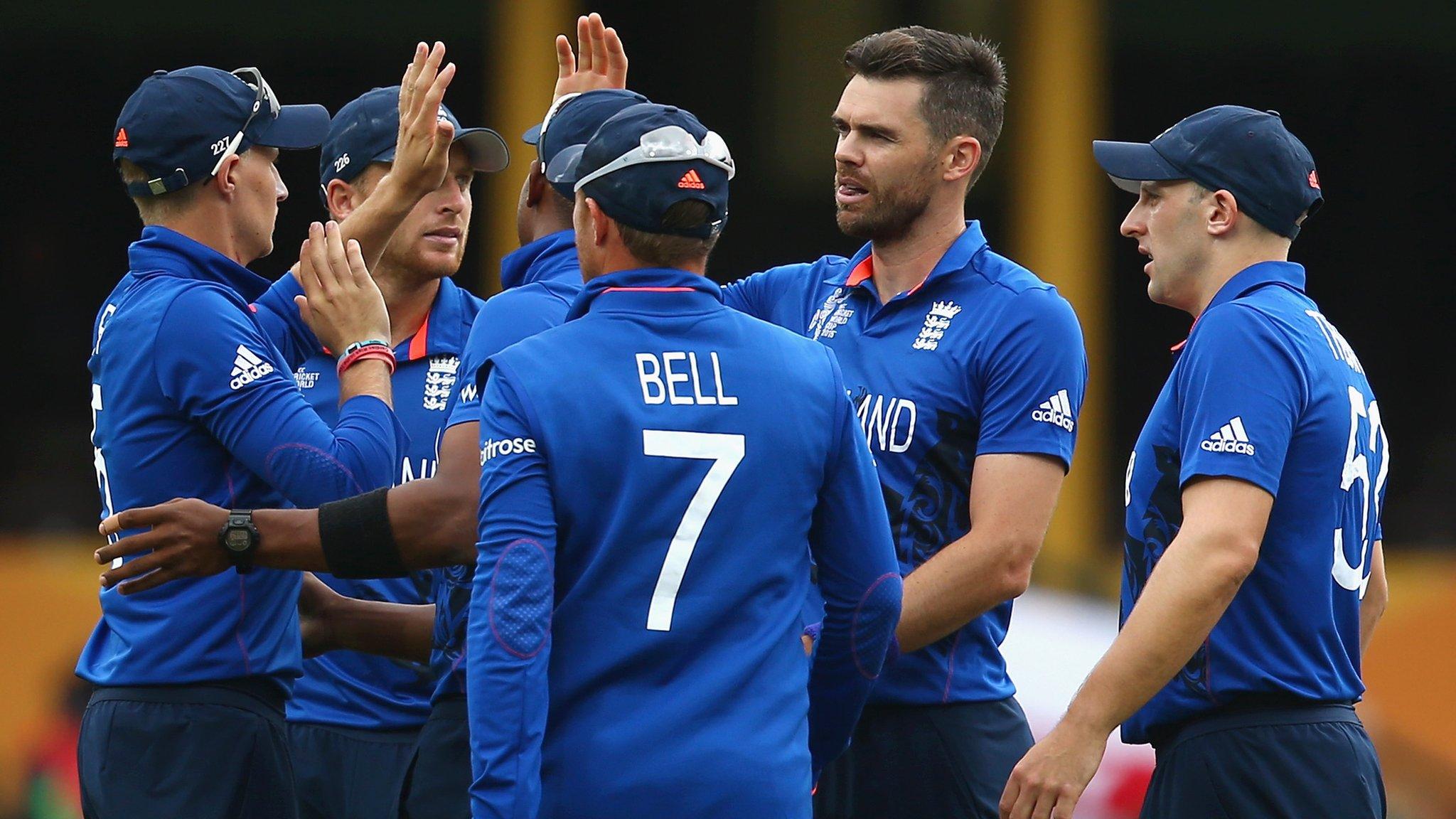 England celebrate a wicket at the Sydney Cricket Ground