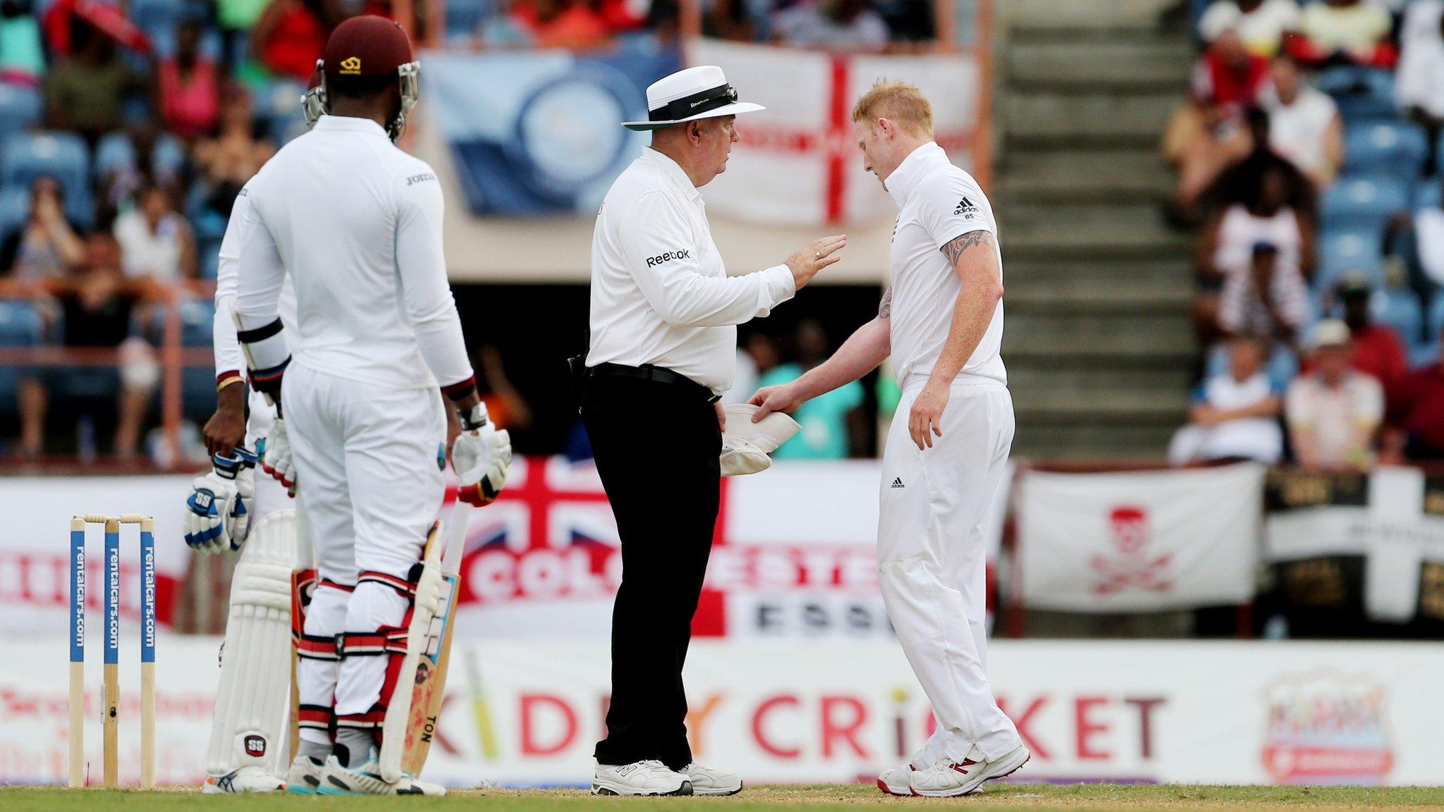 Umpires speaks to Stokes