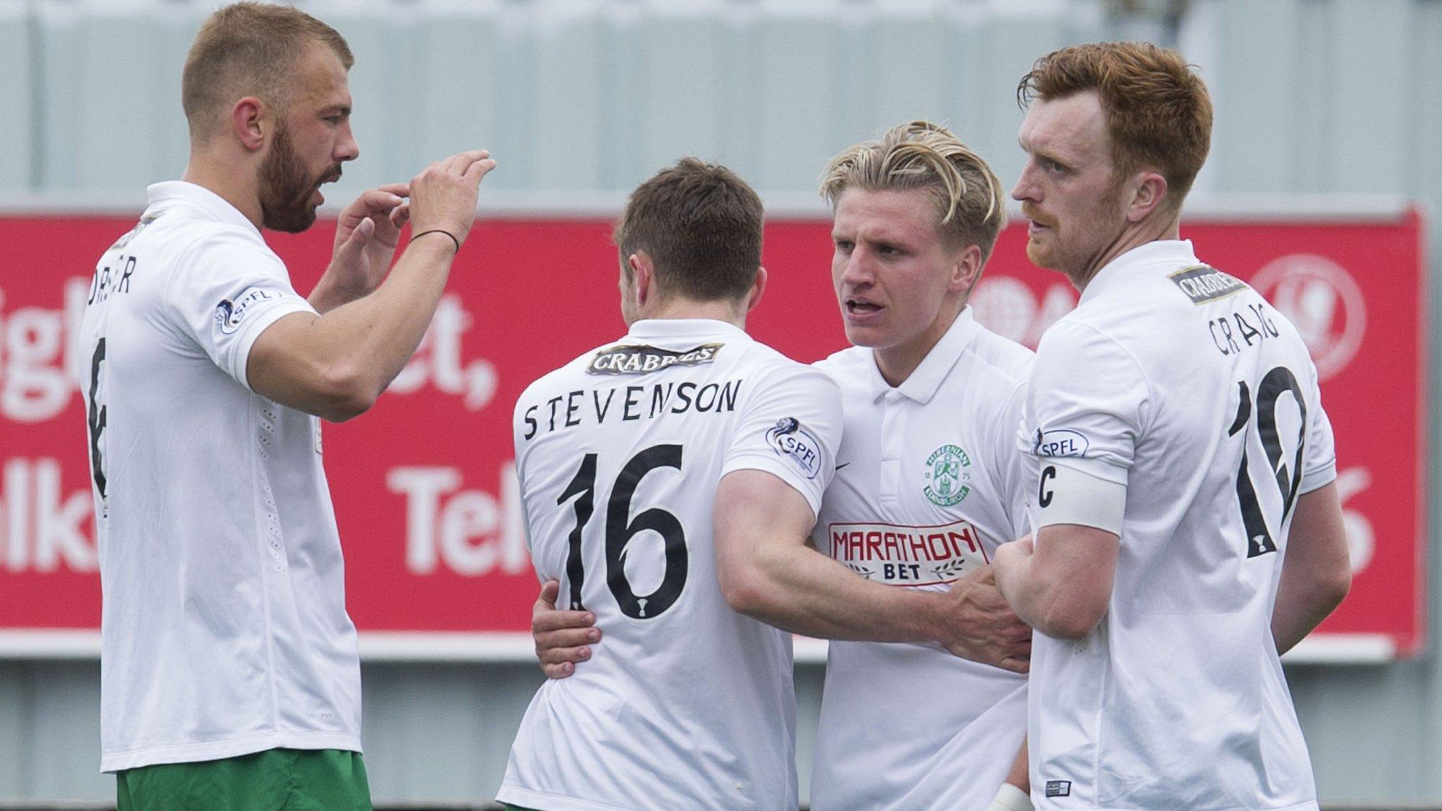 Hibernian players celebrating