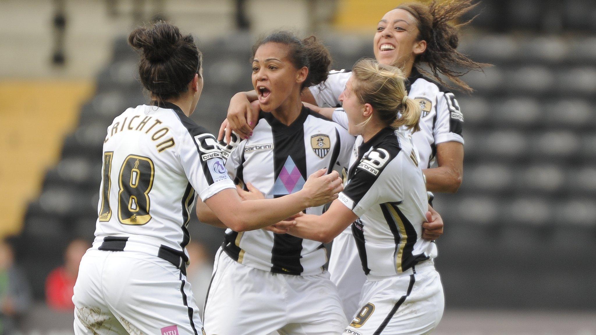 Fern Whelan (l) celebrates winning goal with Ellen White