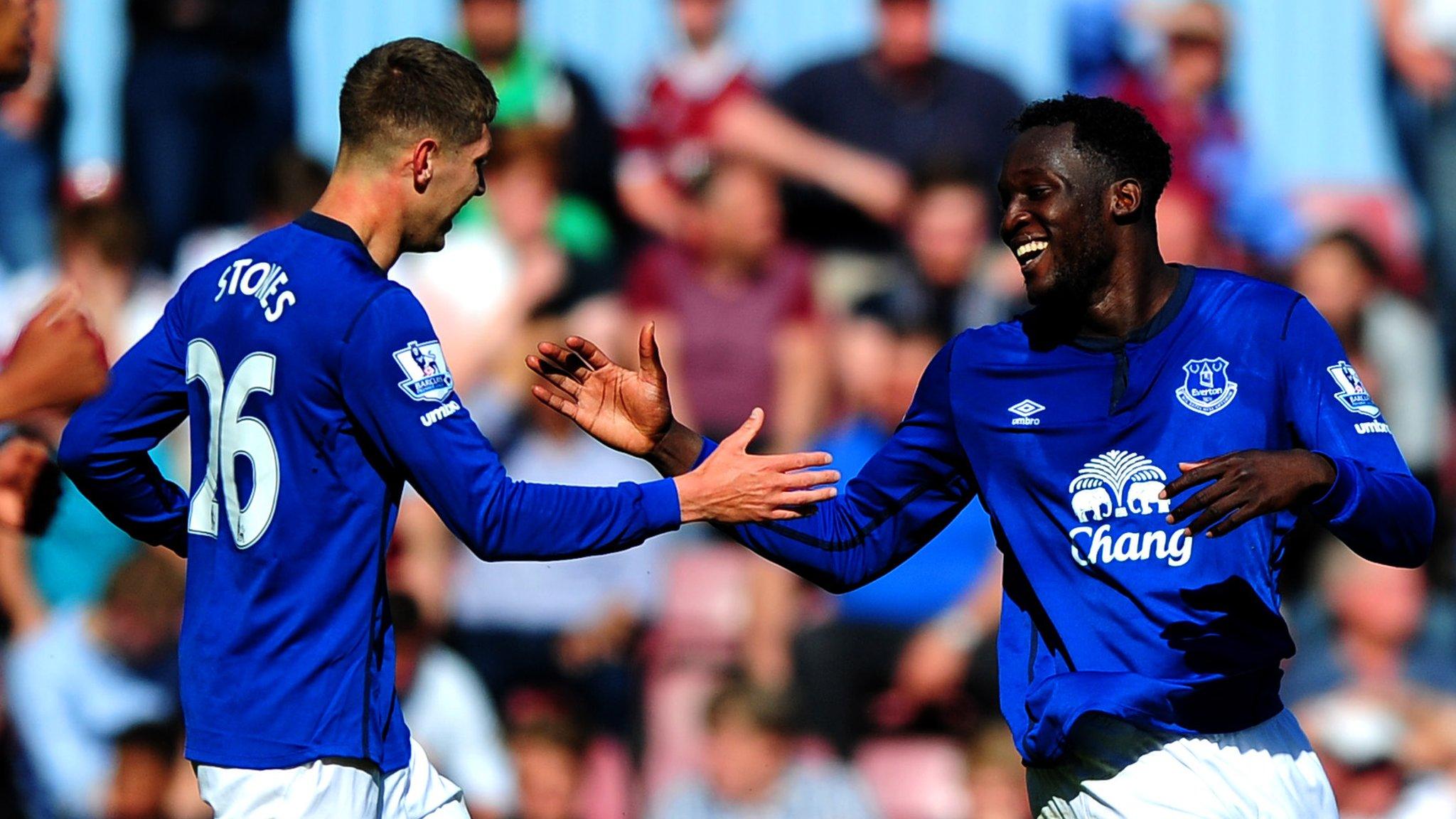 Romelu Lukaku celebrates