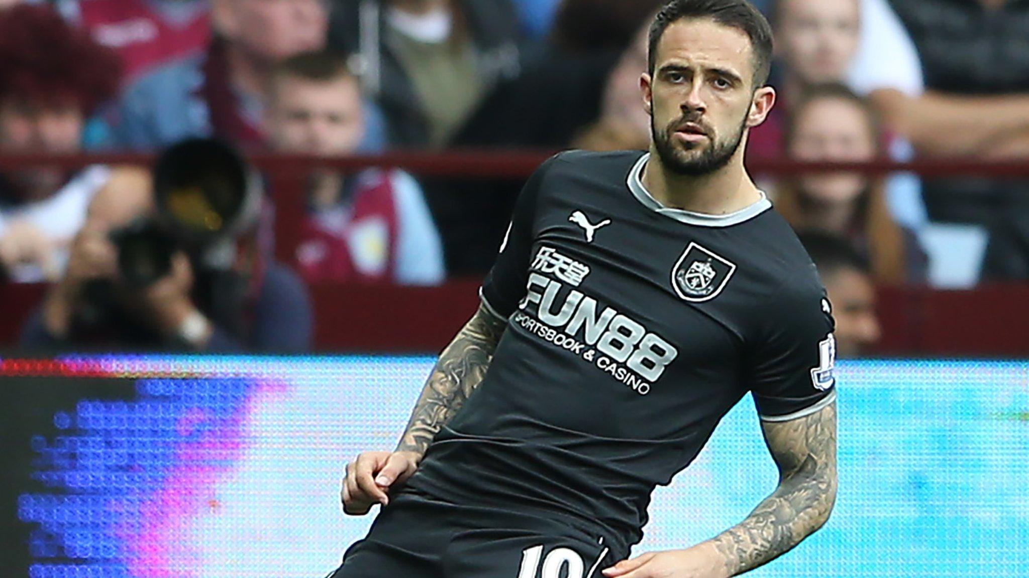 Danny Ings celebrates his goal